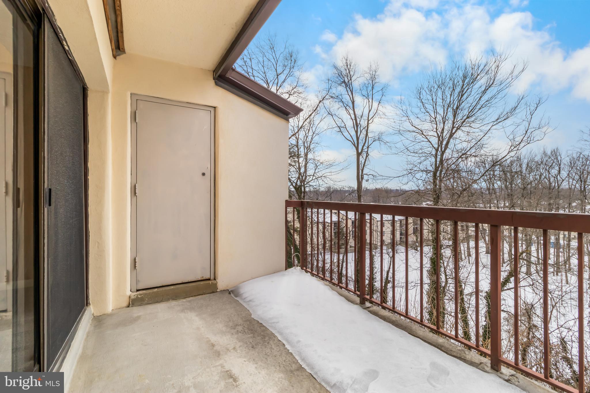 TREETOP CONDO - Residential