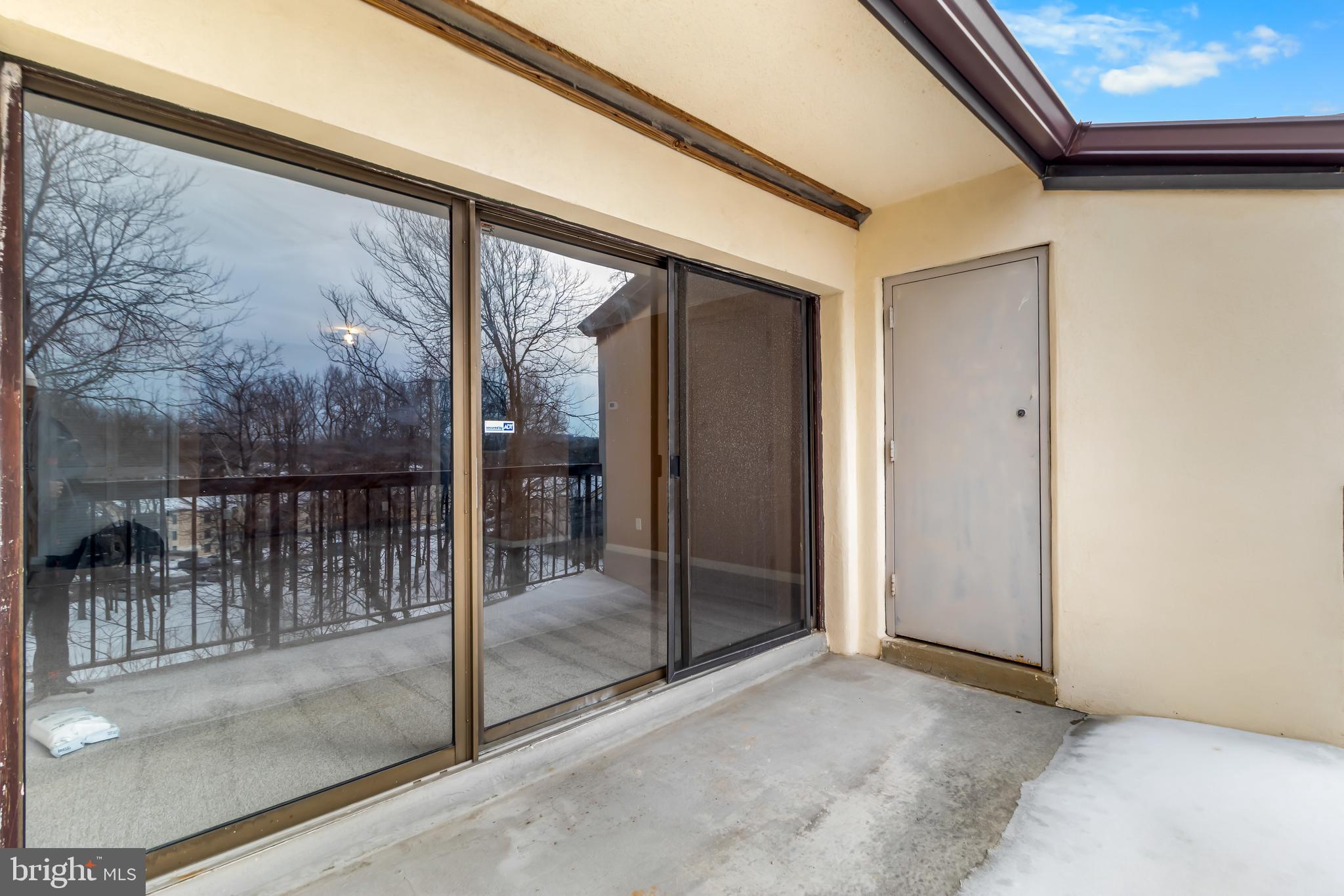 TREETOP CONDO - Residential