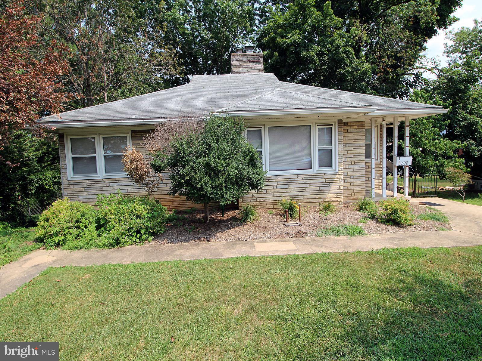 208 N MUHLENBERG STREET