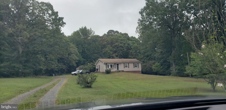 ALL 1 LEVEL LIVING WITH 3 BEDROOMS 2 FULL BATHS* LOCATED HALF WAY BETWEEN WARRENTON AND CULPEPER* LARGE EAT-IN KITCHEN*HOME WILL NEED SOME COSMETICS FIXING UP*SOME PRIVACY*GREAT FOR INVESTORS*LOTS OF POSSIBILITIES*ROOF 12 YEARS OLD, SEPTIC PUMPED 2 YEARS  AGO*OWNER STARTED TAKING DOWN WALL PAPER, MAY NOT FINISH*PRICED TO SELL AS IS*AT THIS PRICE, MAY NOT LAST LONG*SOME MORE PICTURES WILL BE ADDED*CLOSE TO GOLF COURSE, NEW PROJECT WITHIN 4 MILES.. WILL HAVE LOTS OF SHOPS*OWNER MOST OF THE TIME HOME, MAKE AN APPOINTMENT TO SHOW*THANK YOU***ALL OFFERS WILL BE PRESENTED SATURDAY 9/7/24 AROUND NOON***