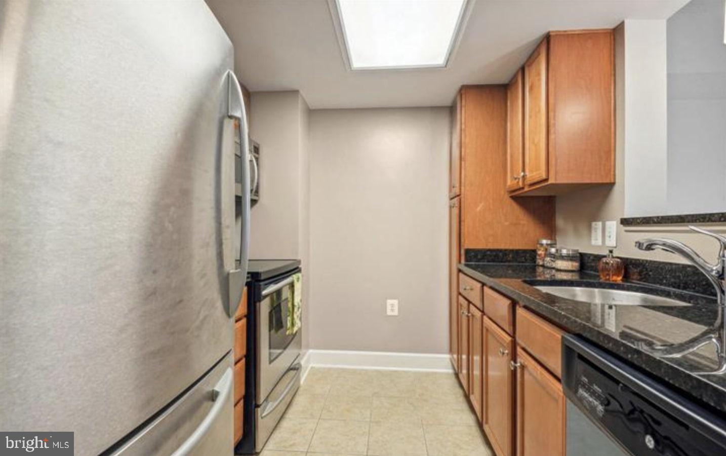 CARLTON HOUSE - Residential Lease