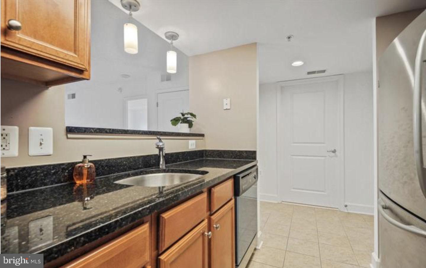 CARLTON HOUSE - Residential Lease