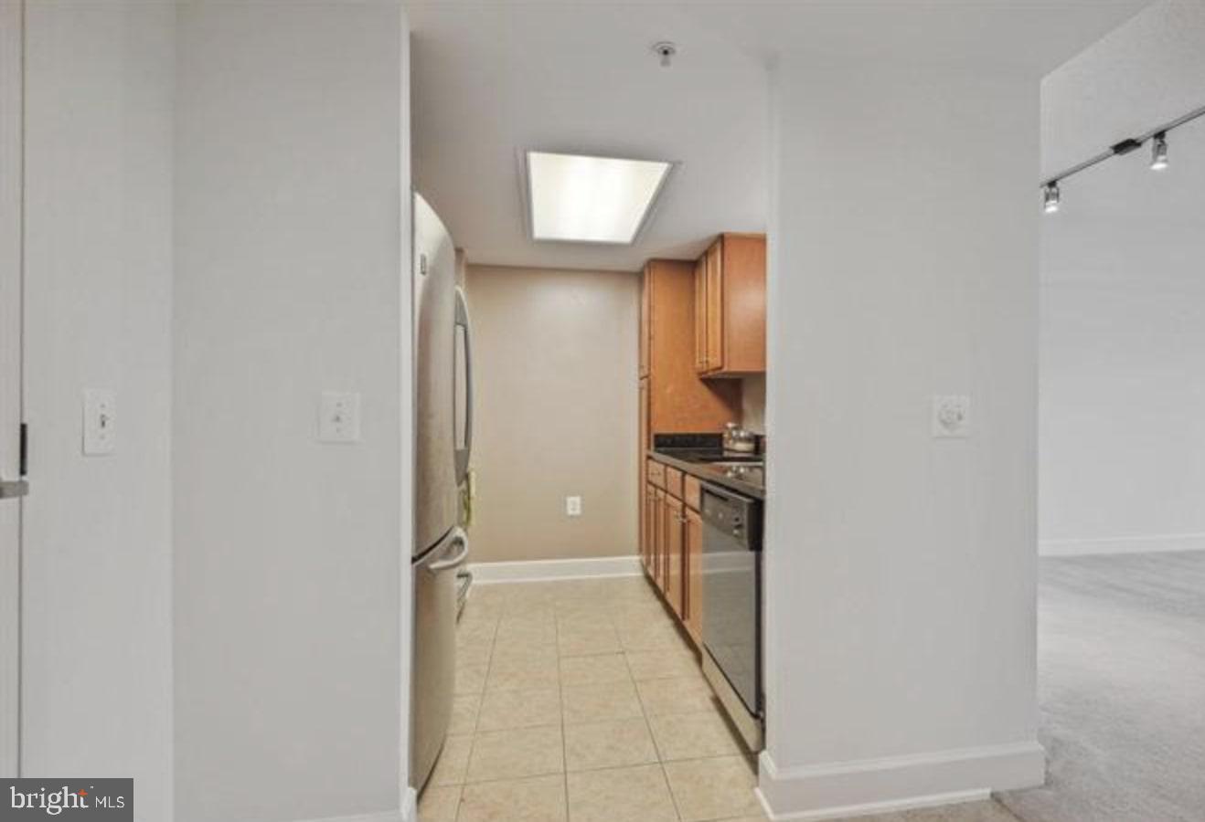 CARLTON HOUSE - Residential Lease