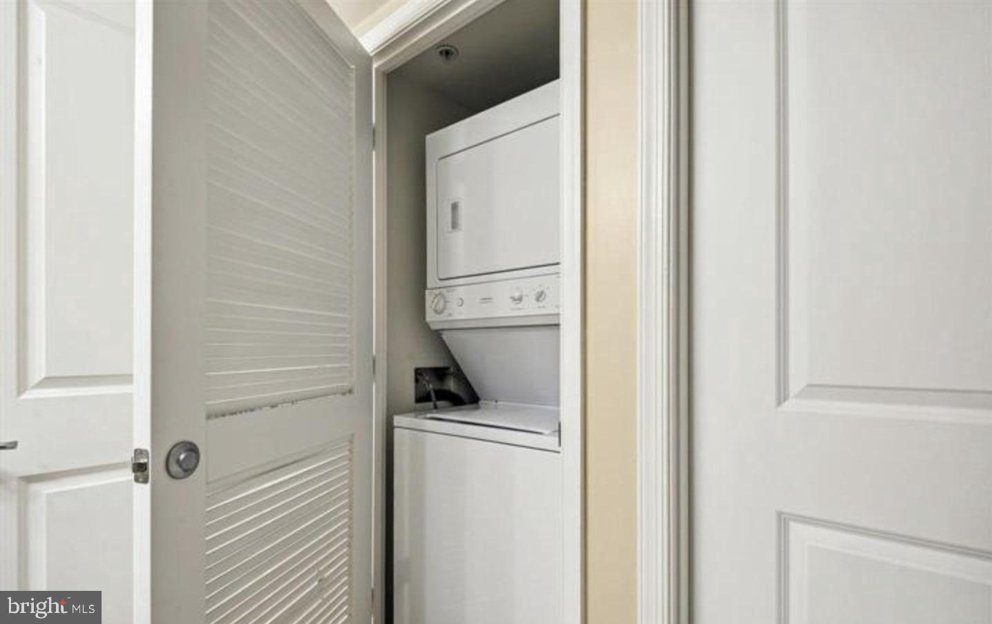 CARLTON HOUSE - Residential Lease