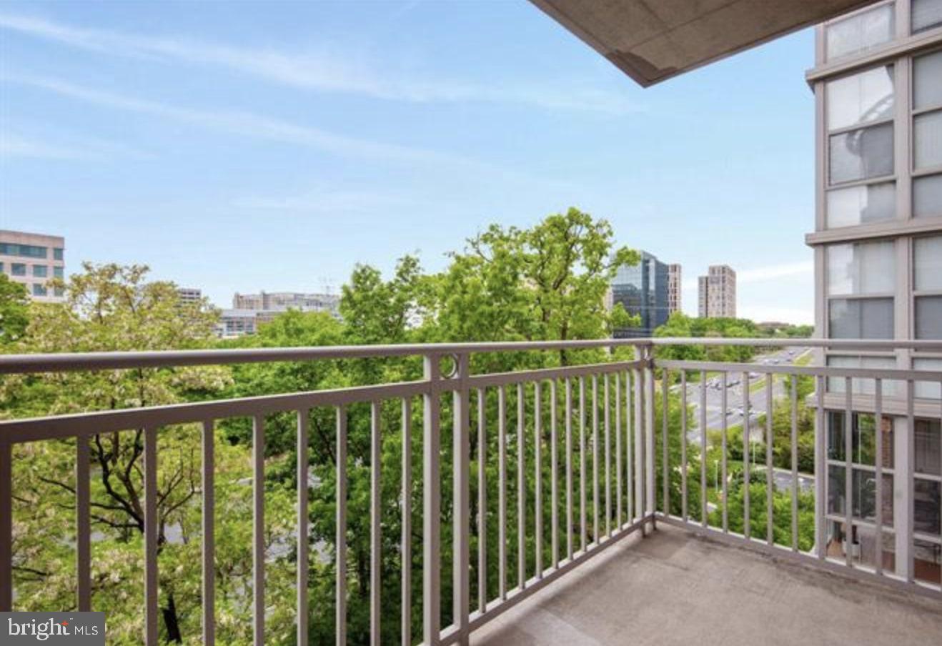 CARLTON HOUSE - Residential Lease