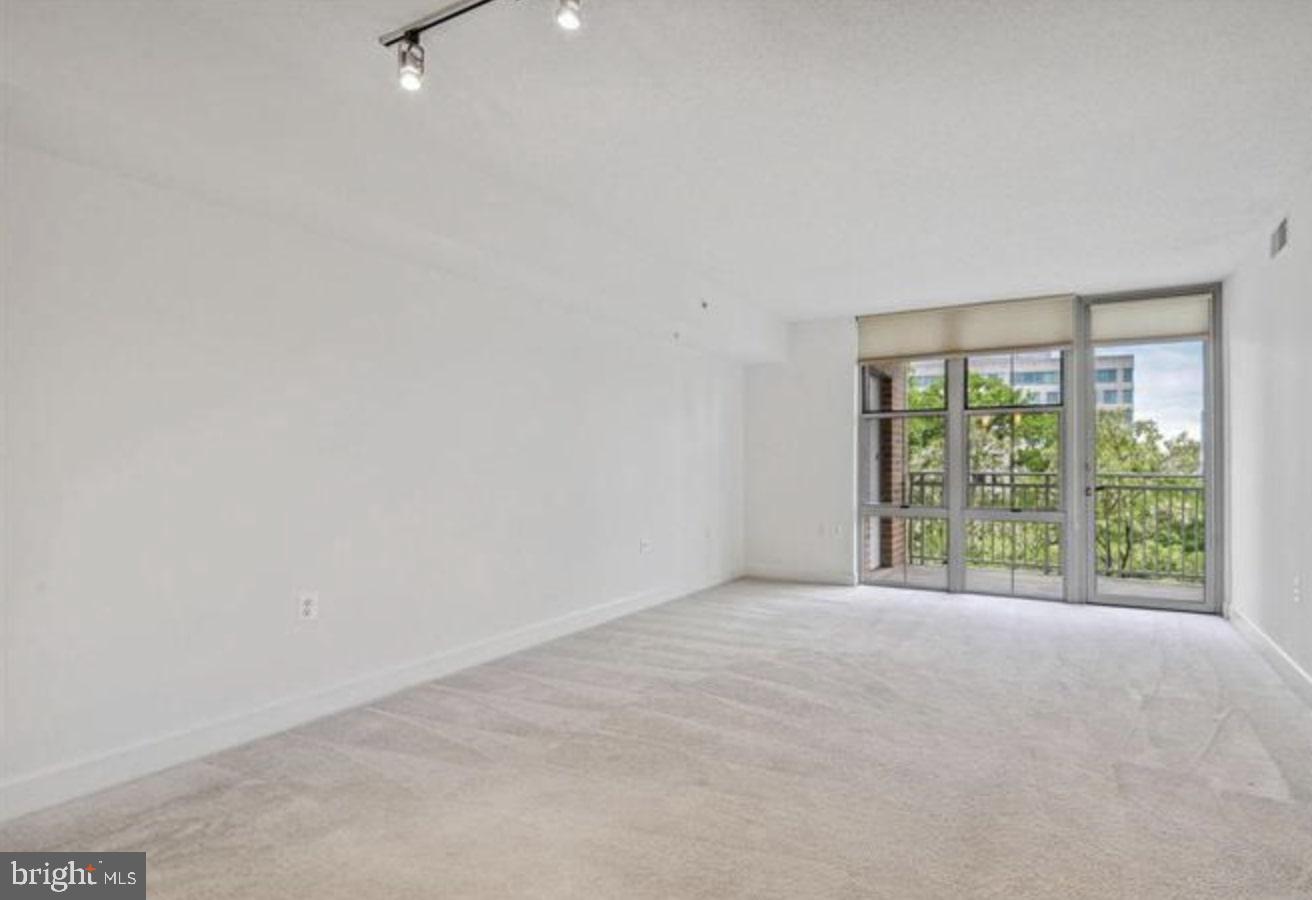 CARLTON HOUSE - Residential Lease