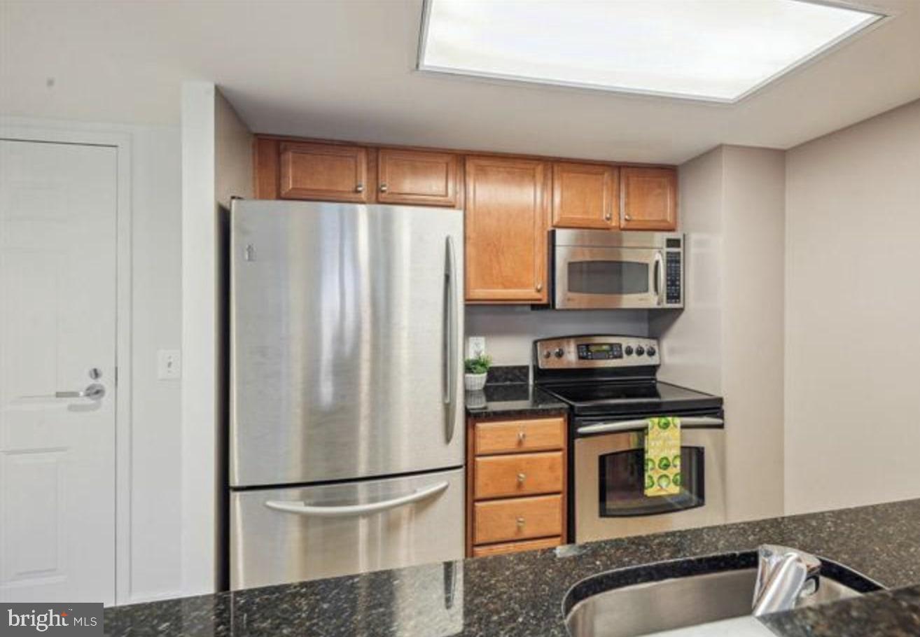 CARLTON HOUSE - Residential Lease