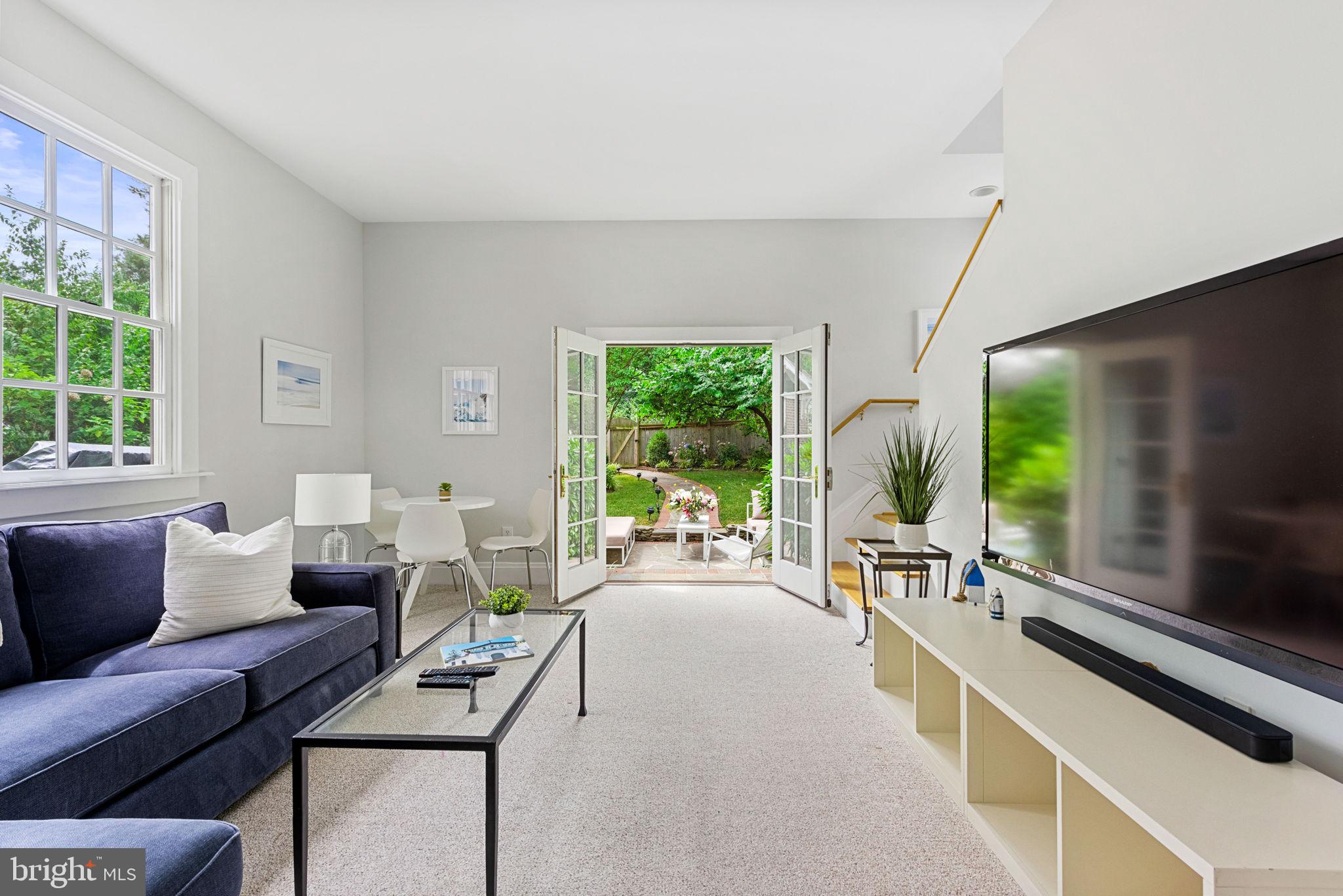 ROSEMONT PARK - Residential Lease