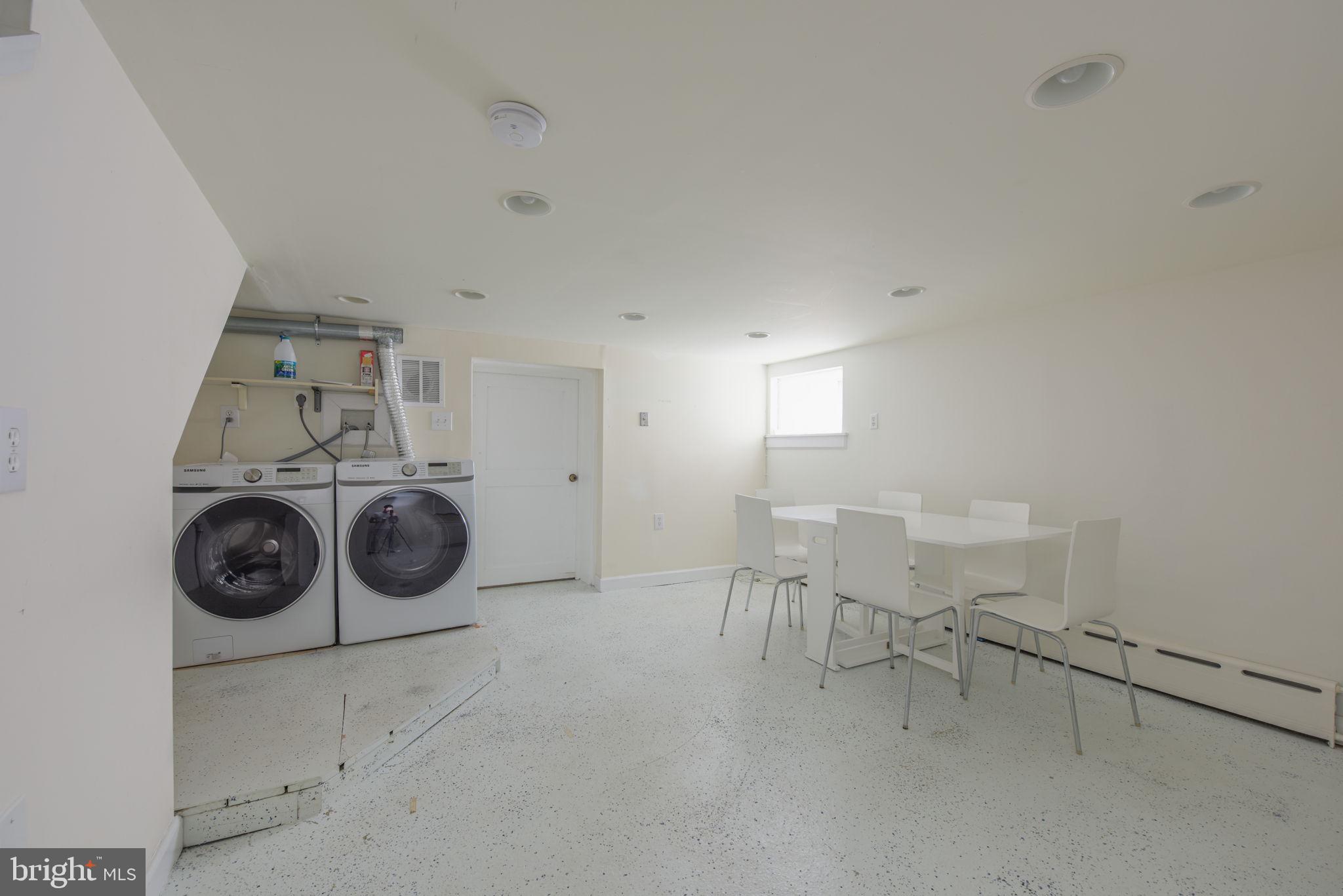 ROSEMONT PARK - Residential Lease