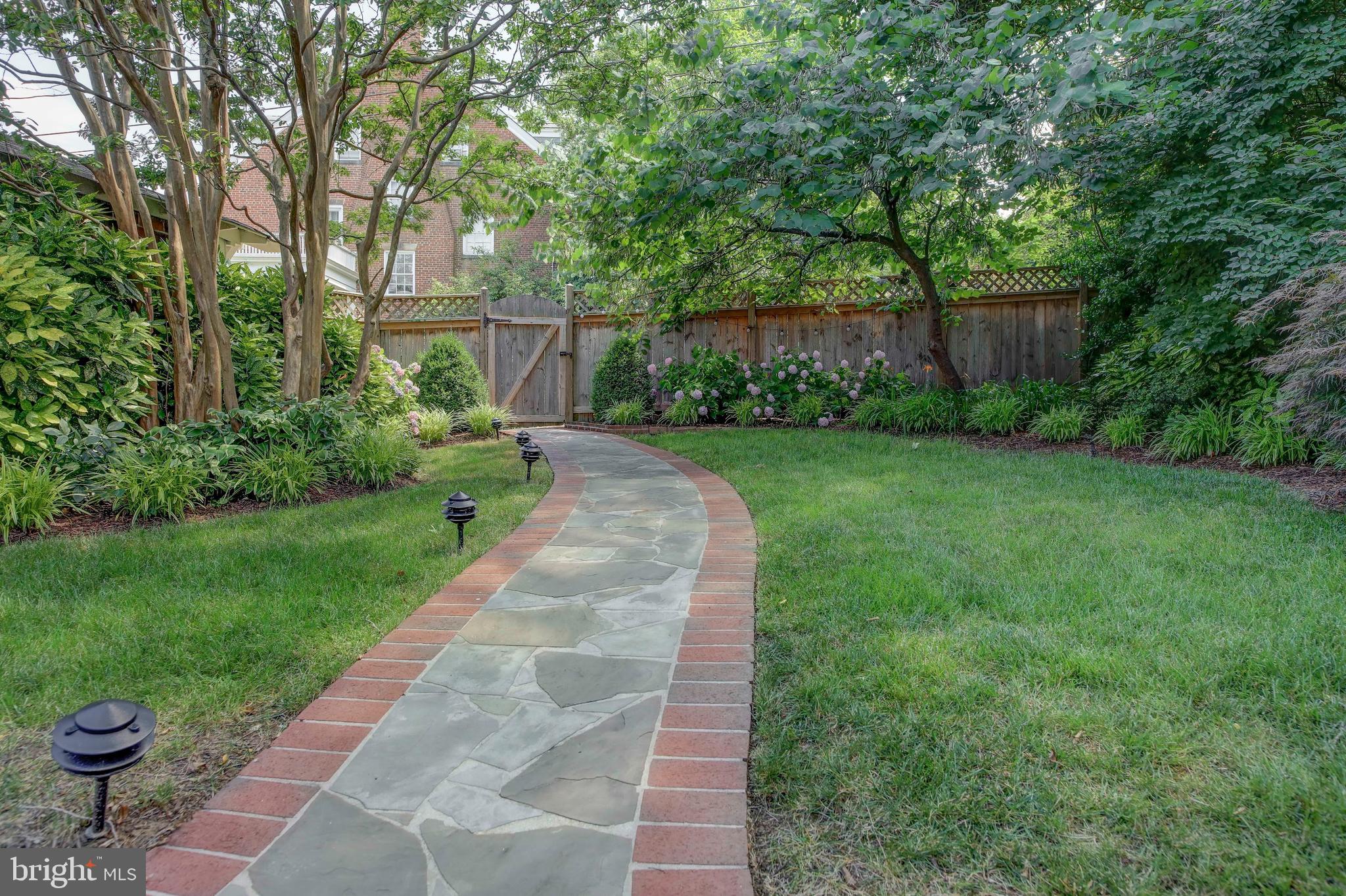 ROSEMONT PARK - Residential Lease