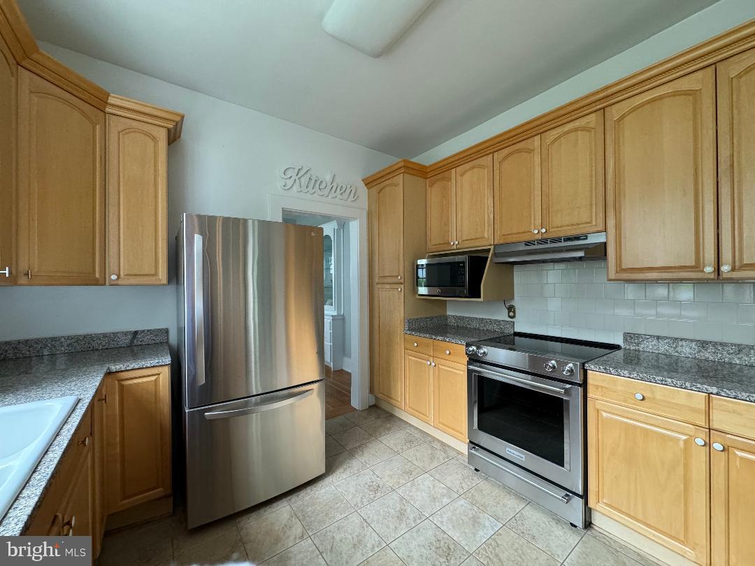 ROSEMONT PARK - Residential Lease