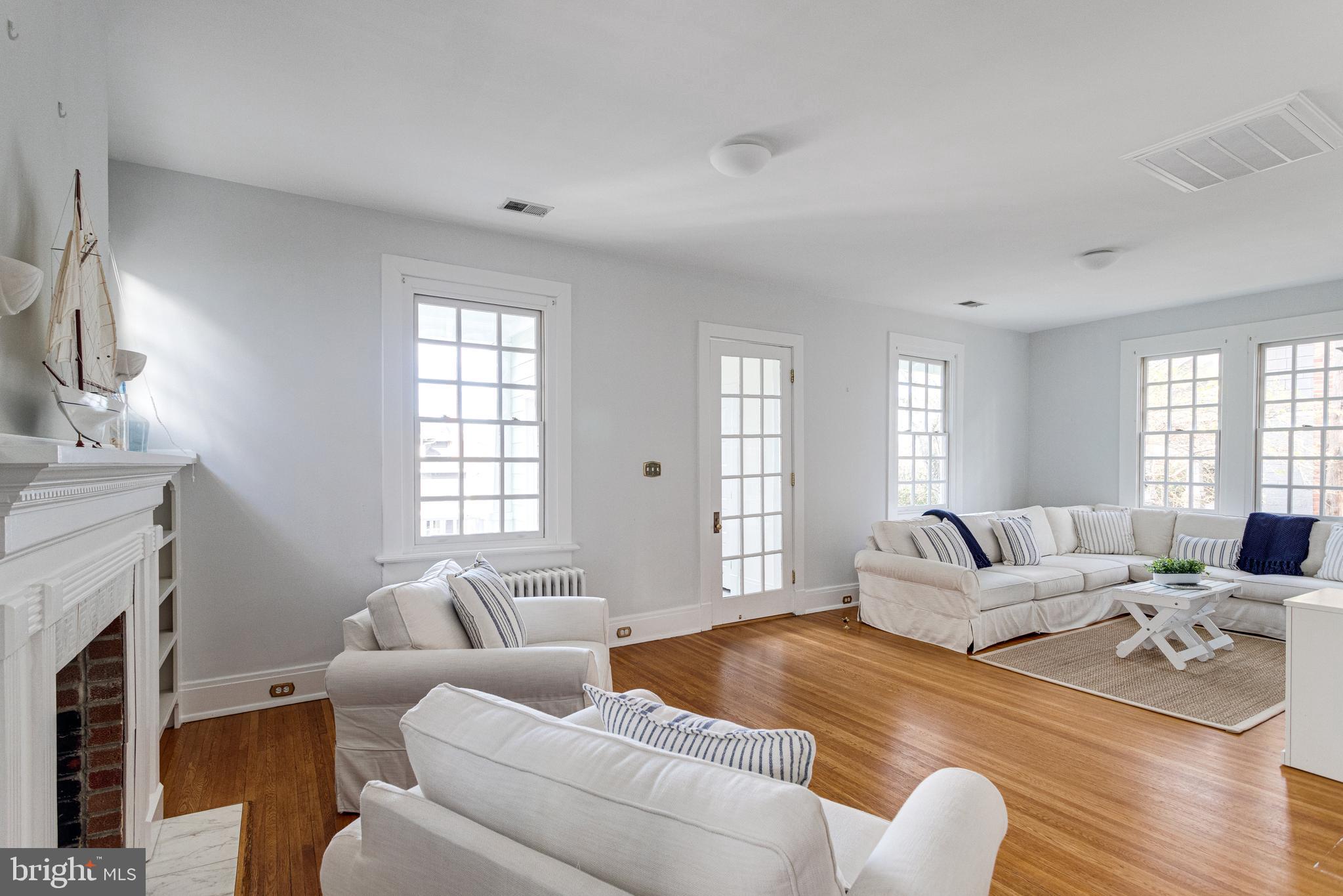 ROSEMONT PARK - Residential Lease