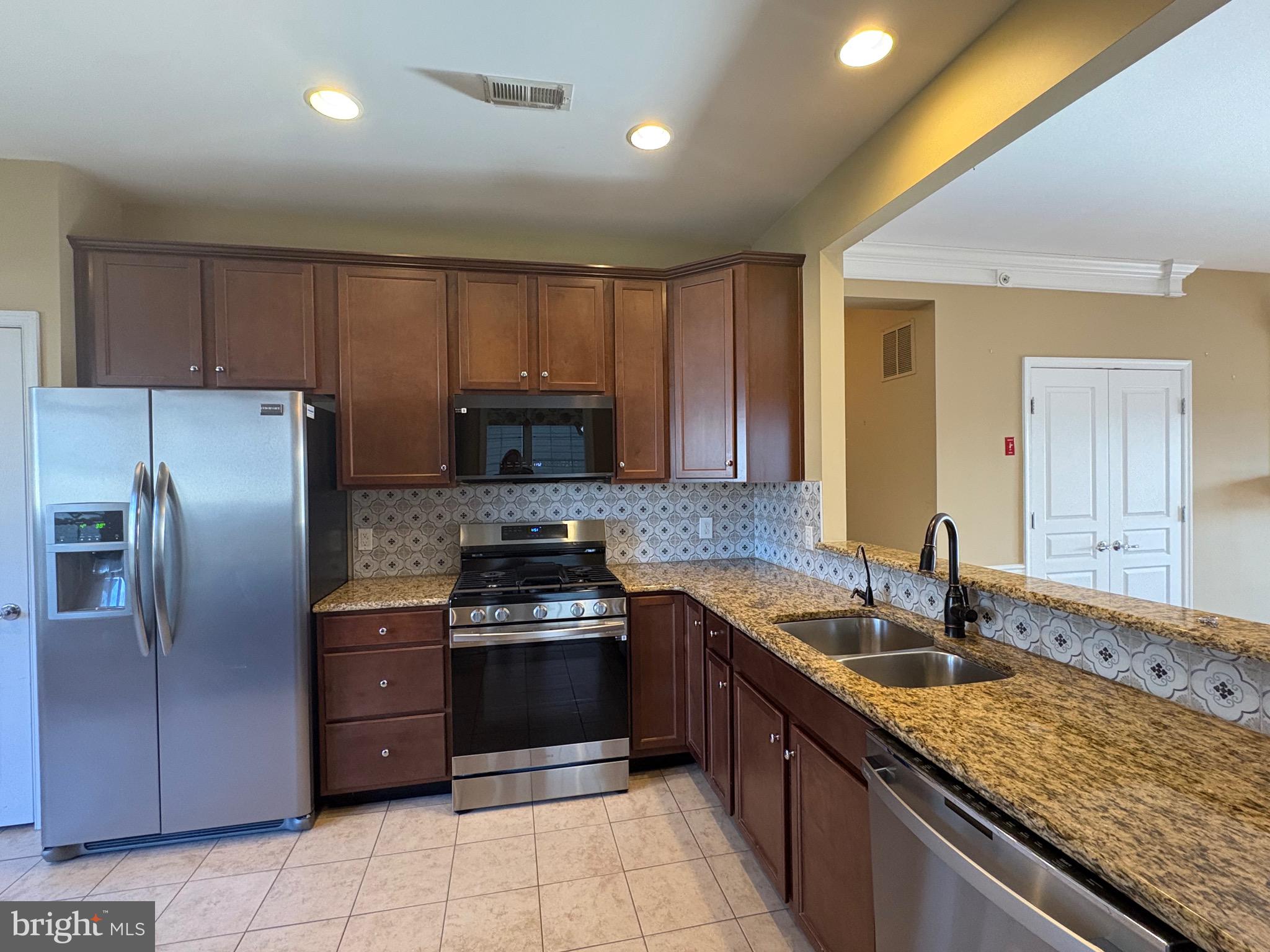 APPLECROSS - Residential Lease