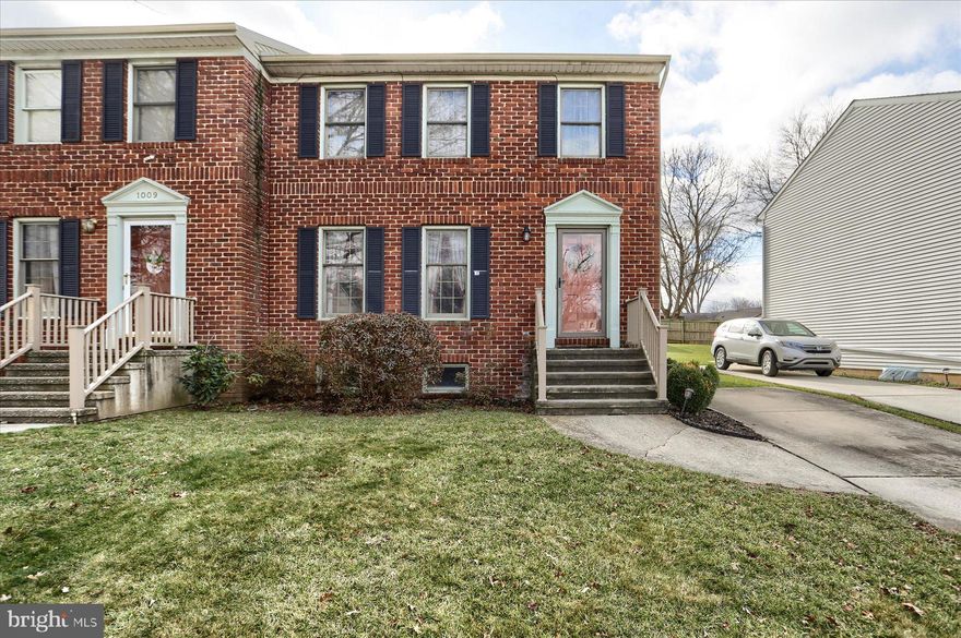 AGENTS, PLEASE HAVE OFFERS TO ME BY 1:00, SATURDAY, JAN 13TH, THEY WILL BE REVIEWED AT 3:00. .Here is a great entry level home with 3 bedrooms and 2.5 baths to help quit paying rent and to start building equity. The heat pump was installed in 2020 and the roof was installed in 2008. The yard is just the right size for those who want a little play space, but don't want to spend the whole weekend mowing and maintaining. This home is close to the elementary, middle and high school of the Carlisle Schools, as well as the community pool is right down the street. Lastly, the neighborhood is a perfect starting place for walking through Carlisle, or running on the cross-country course. Don't miss an opportunity to see this one.