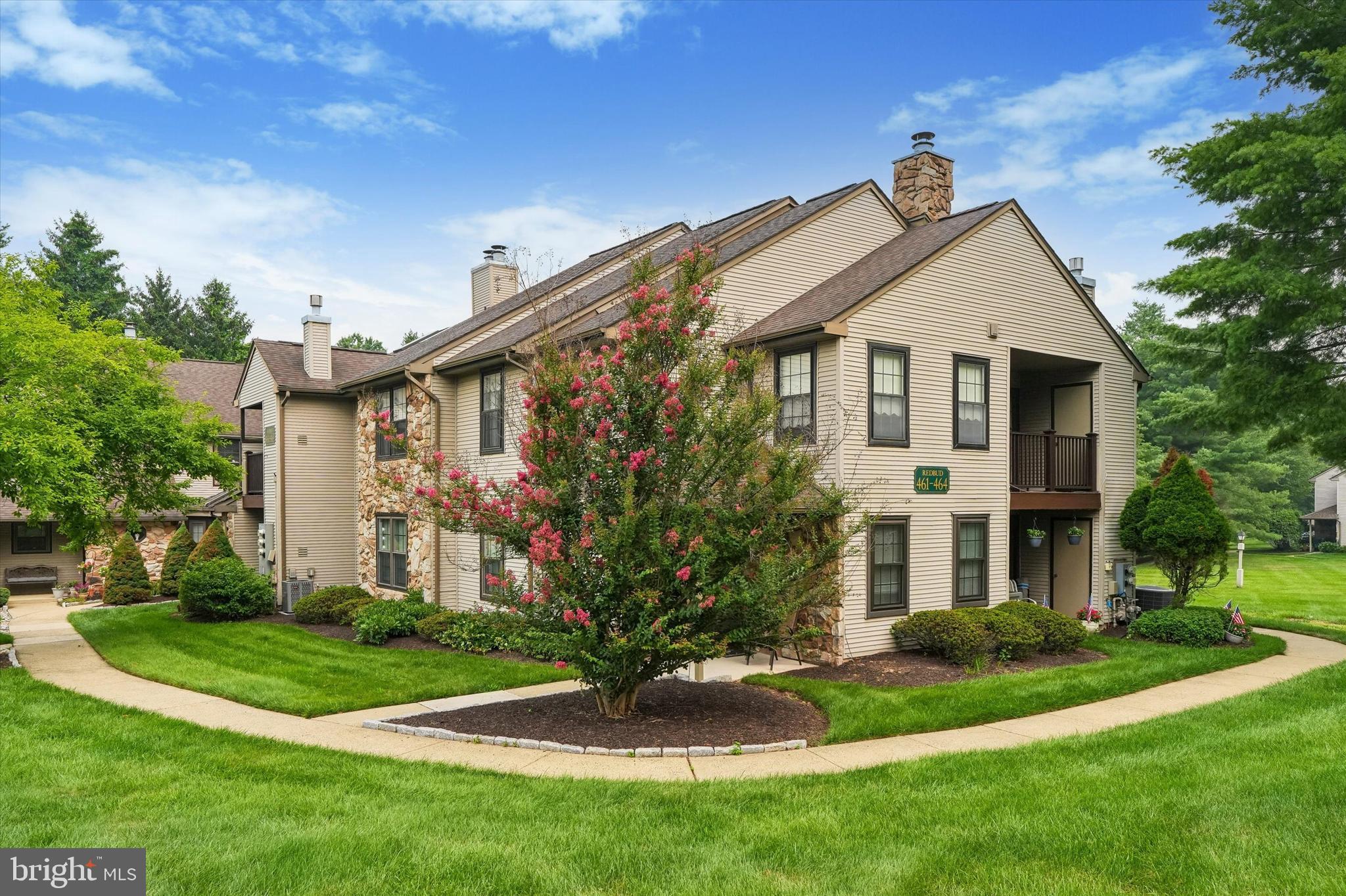 462 REDBUD COURT