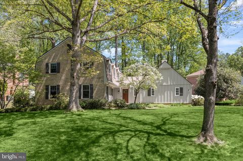 Photo of 9413 Winterset Drive, POTOMAC, MD 20854 (MLS # MDMC2177280)