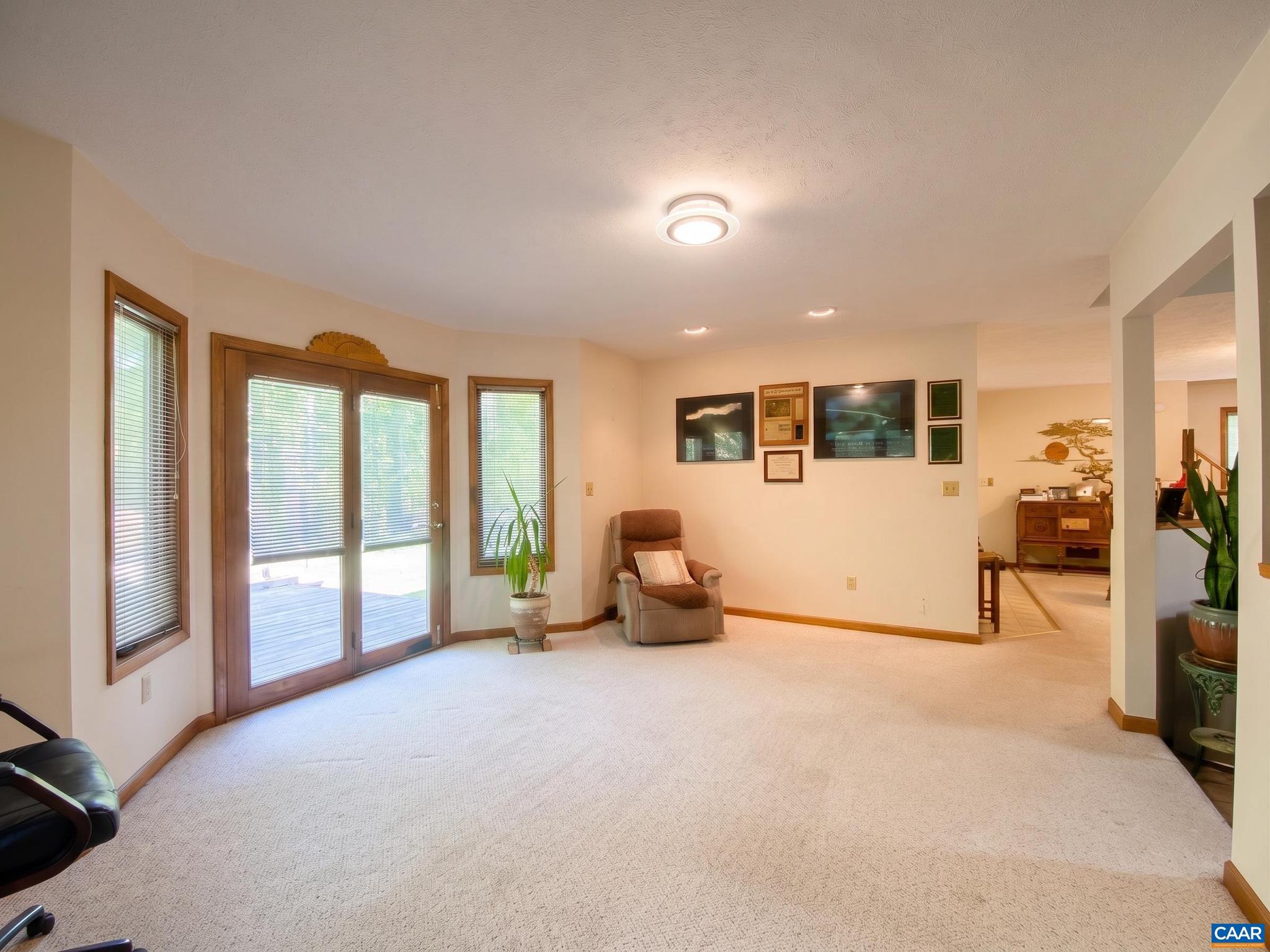 DEER LAKE ESTATES - Residential