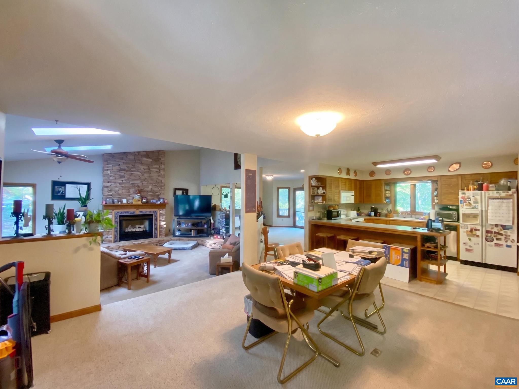 DEER LAKE ESTATES - Residential