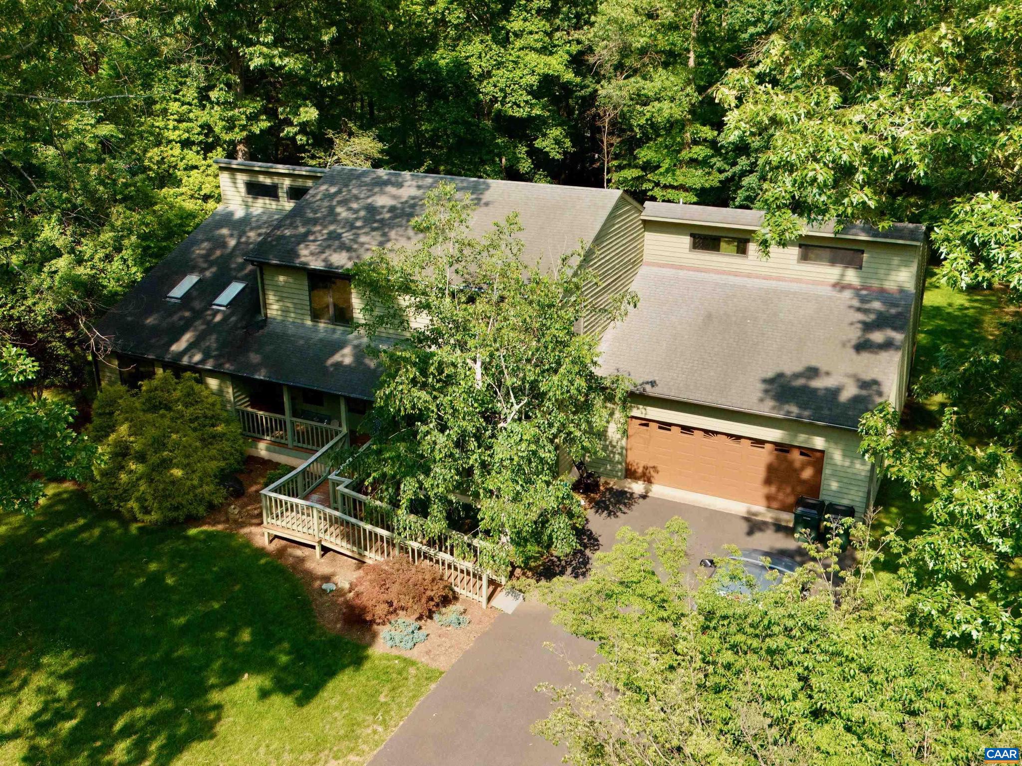 DEER LAKE ESTATES - Residential