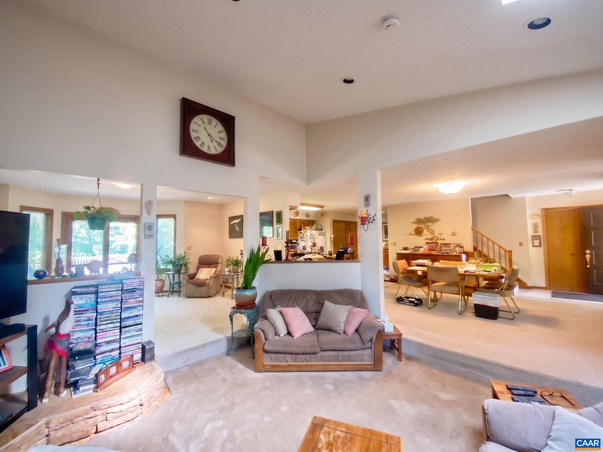 DEER LAKE ESTATES - Residential