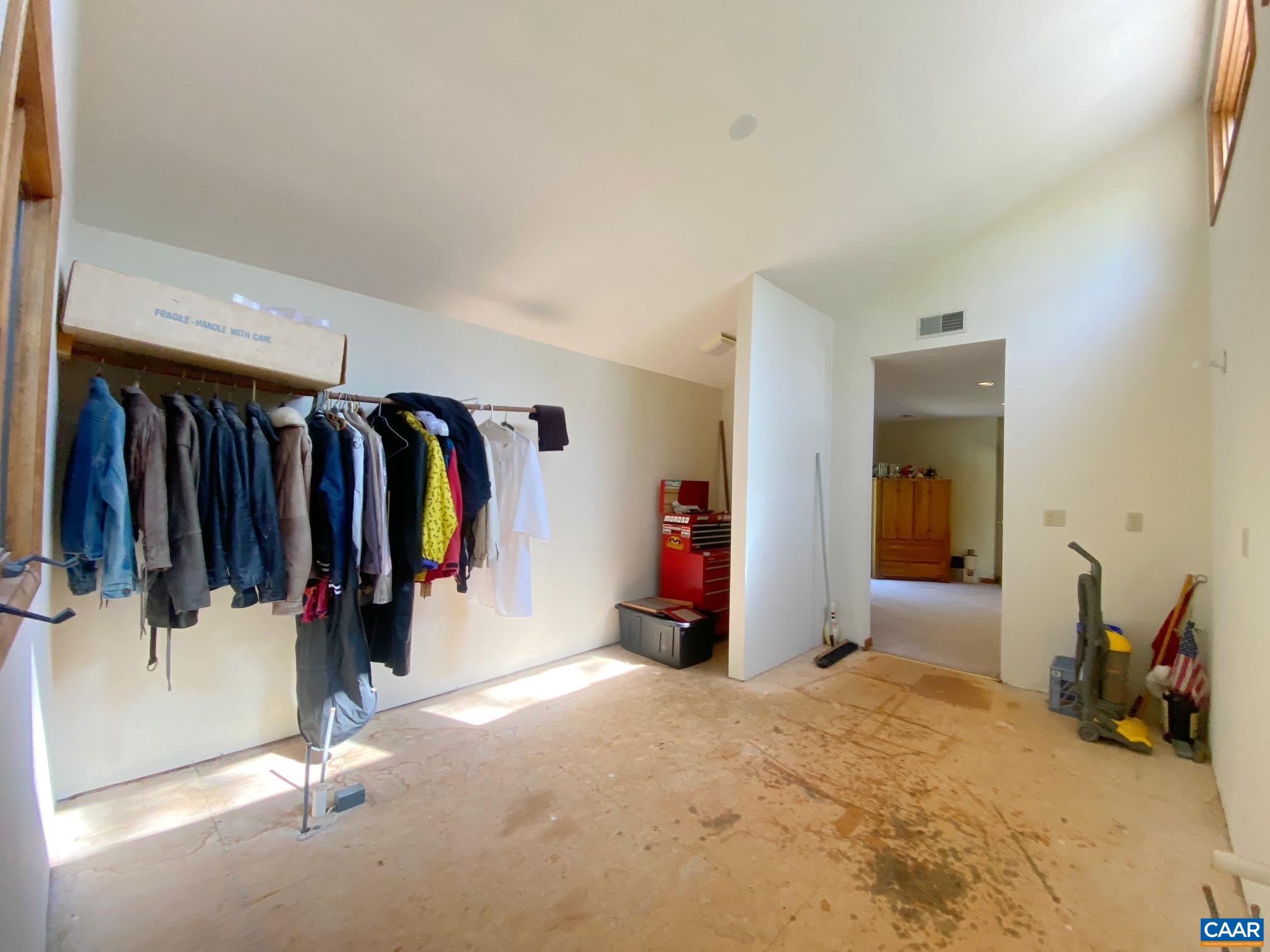 DEER LAKE ESTATES - Residential