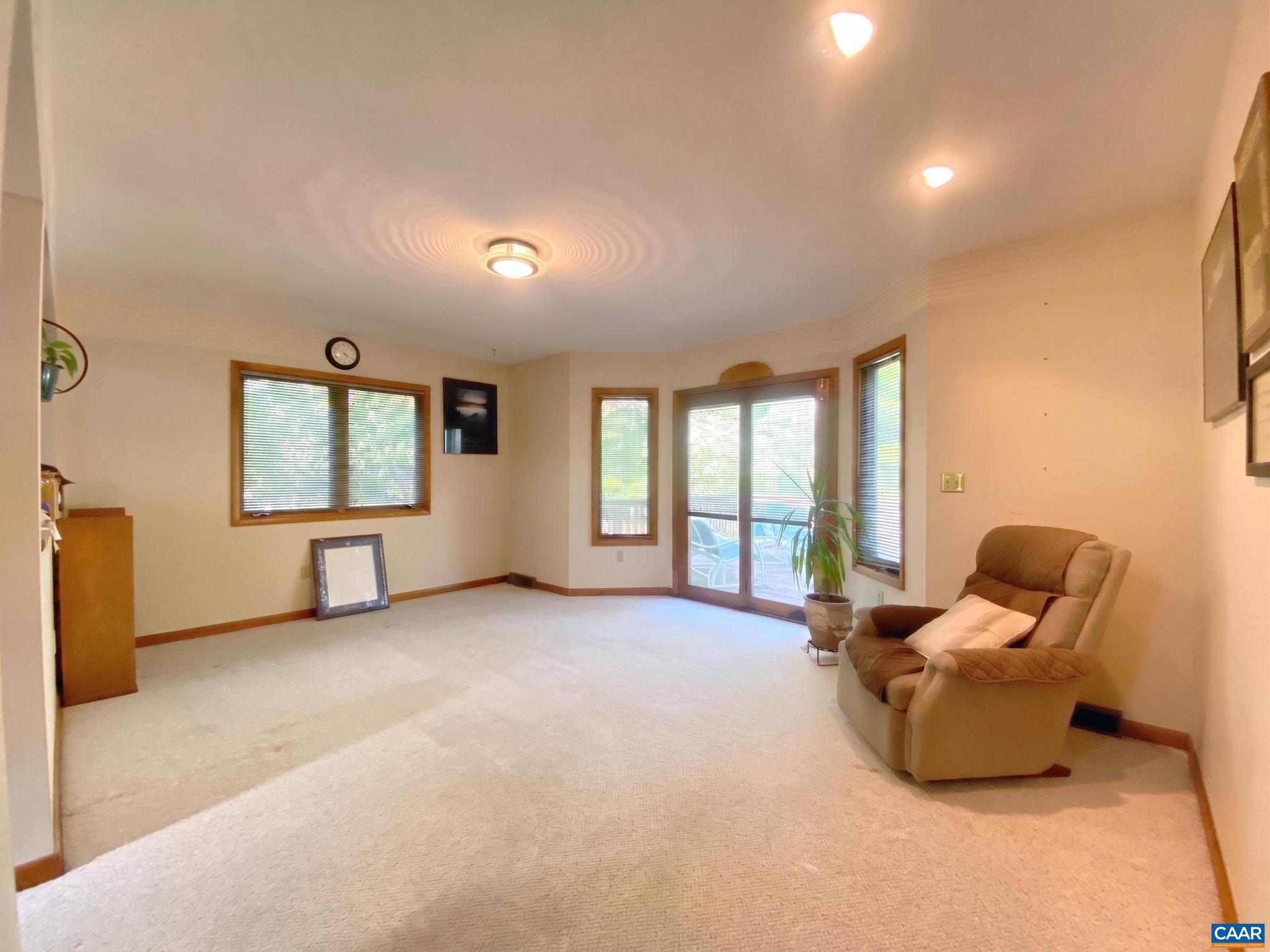 DEER LAKE ESTATES - Residential