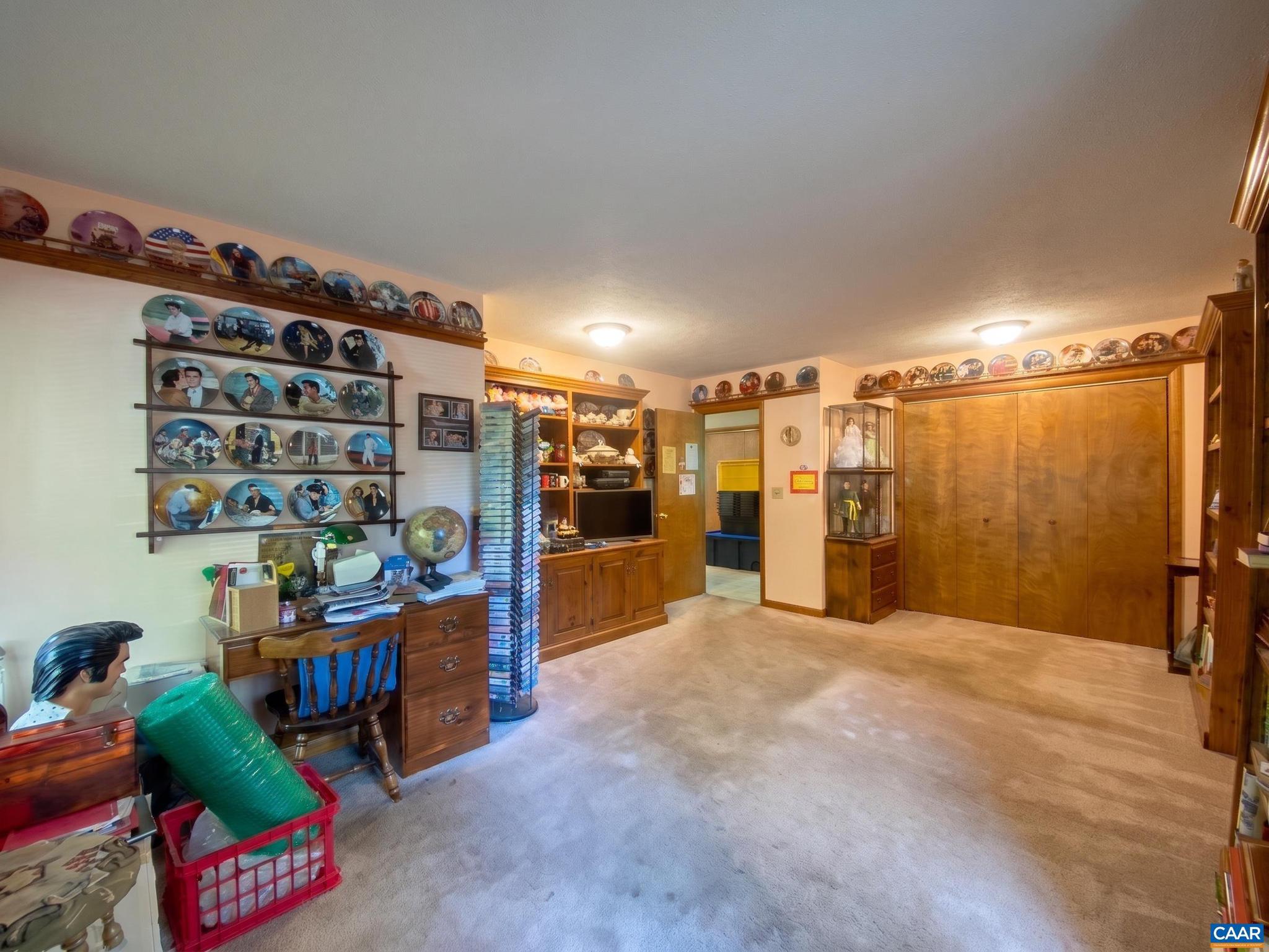 DEER LAKE ESTATES - Residential