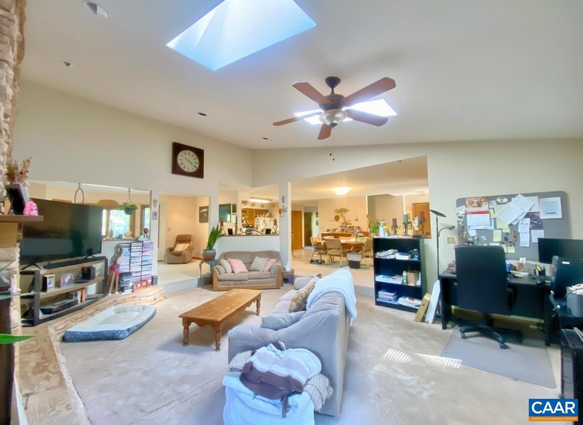 DEER LAKE ESTATES - Residential