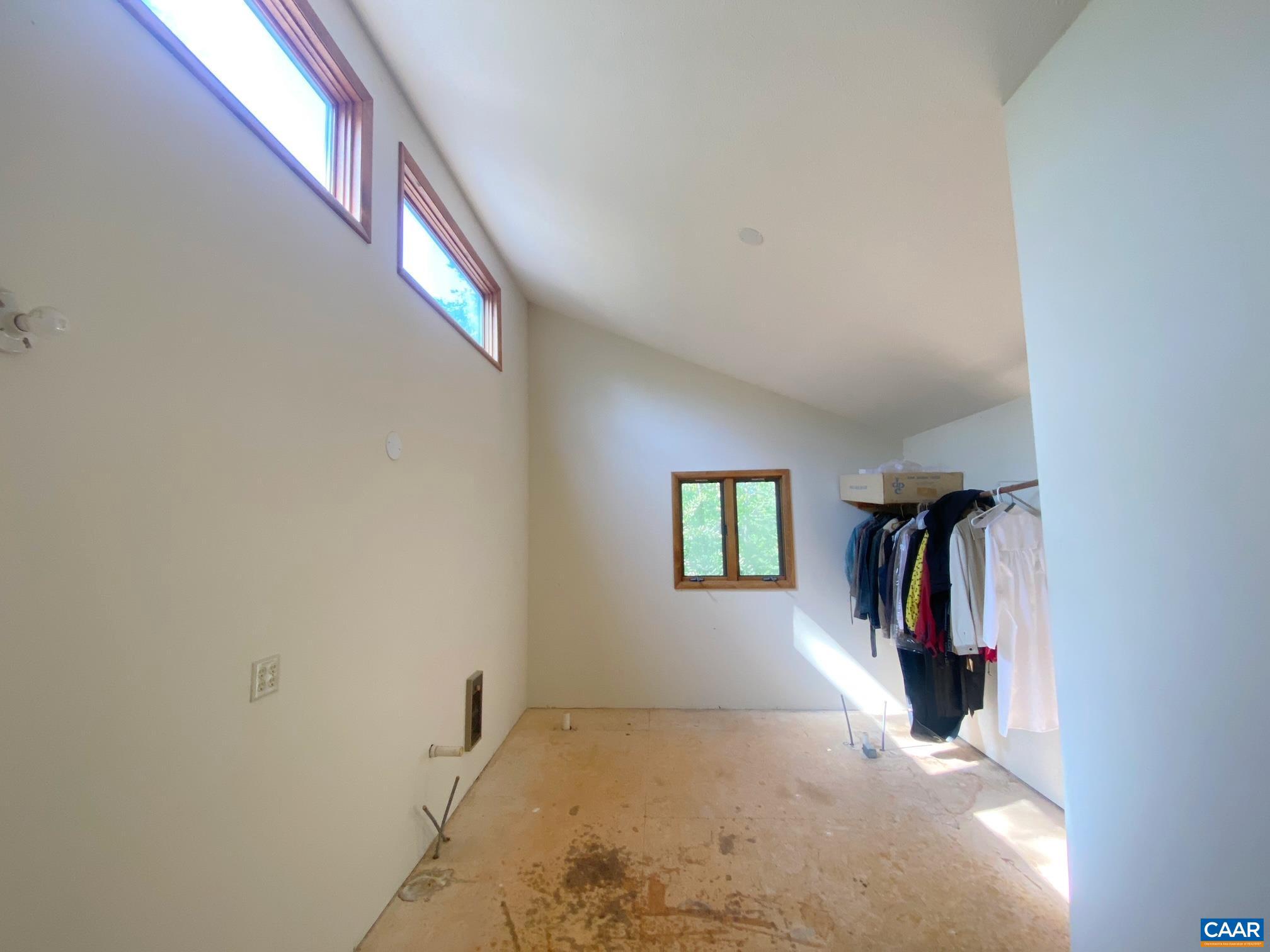 DEER LAKE ESTATES - Residential