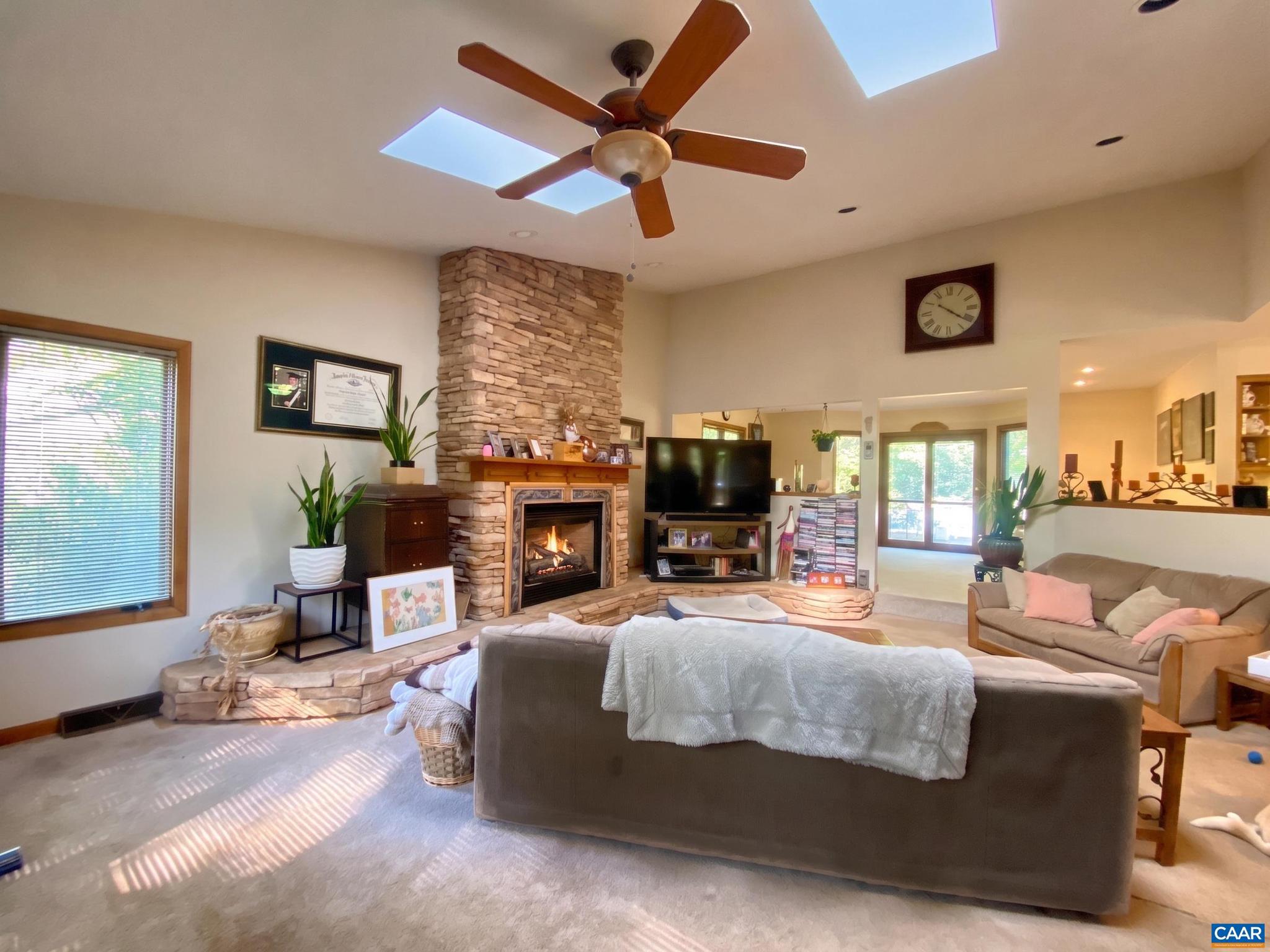 DEER LAKE ESTATES - Residential