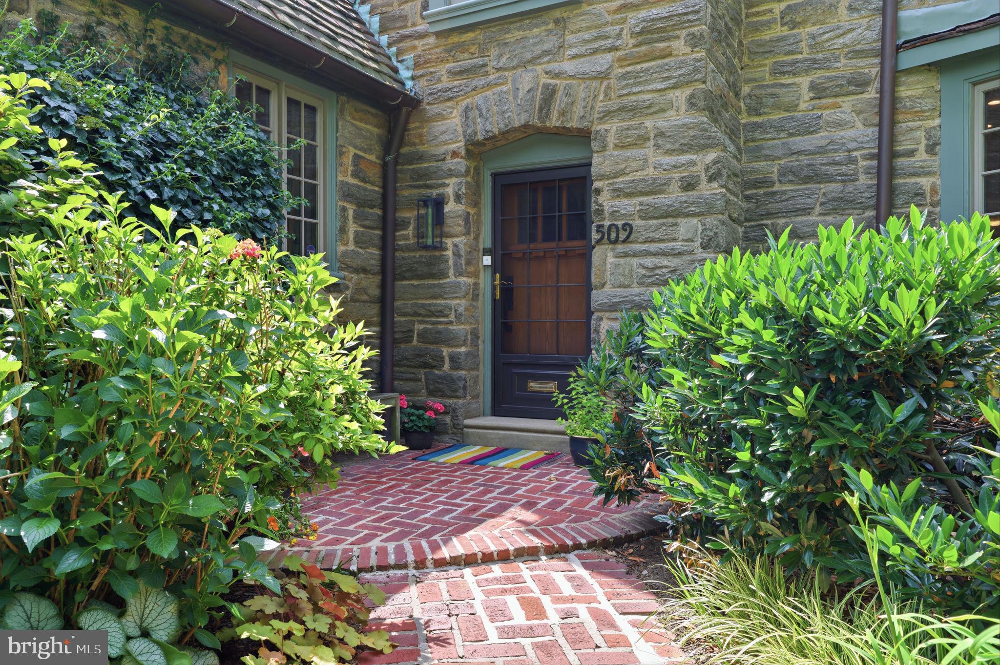 509 E ROUMFORT ROAD