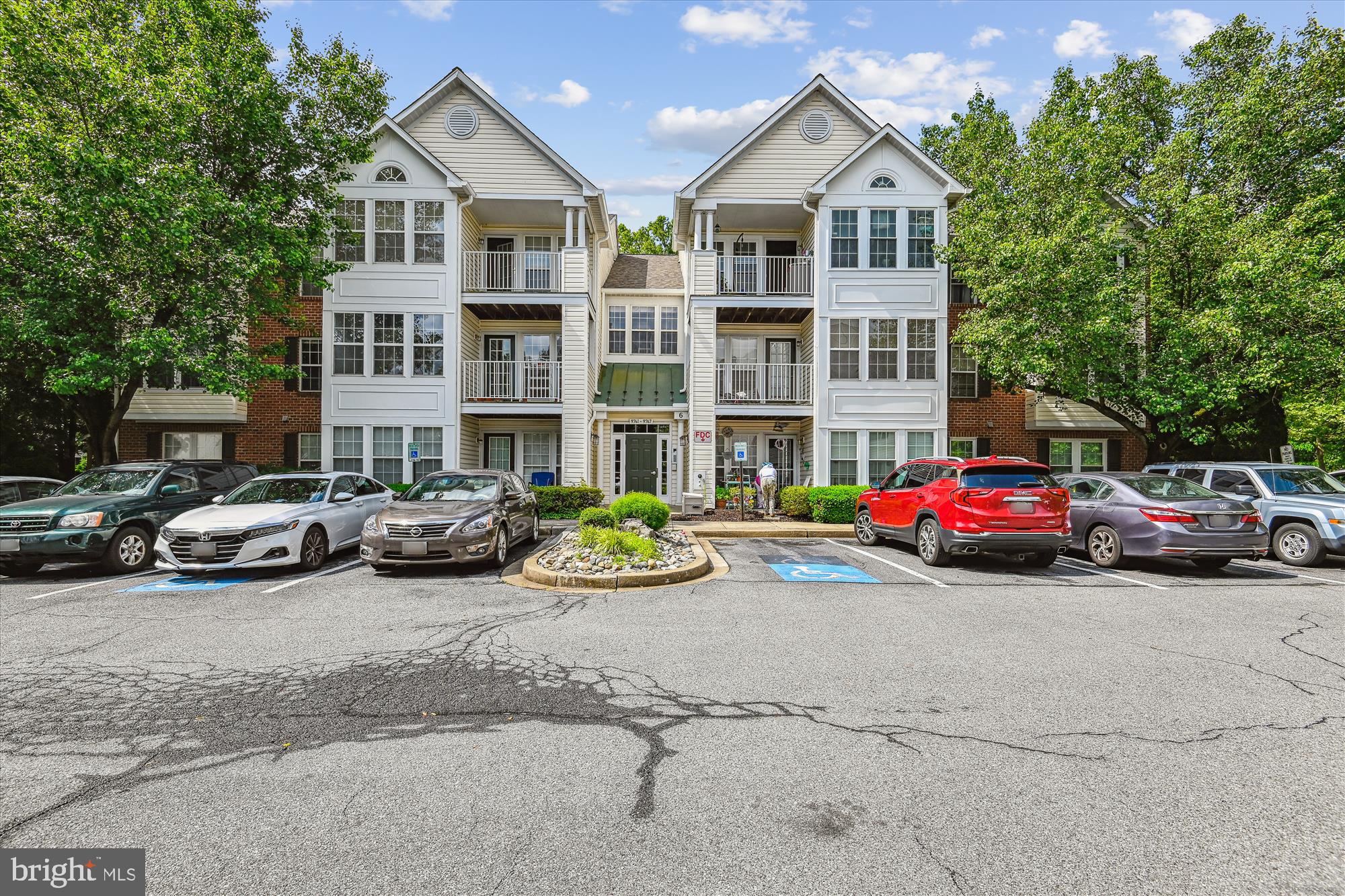 Beautiful penthouse 2 Bedroom/2 Bath condo in Owings Mills, MD. High vaulted ceilings in living room with gas fireplace. Lots of windows with natural light. Hardwood floors except carpet in primary bedroom. Stainless steel appliances. Pleasant wooded view from deck.