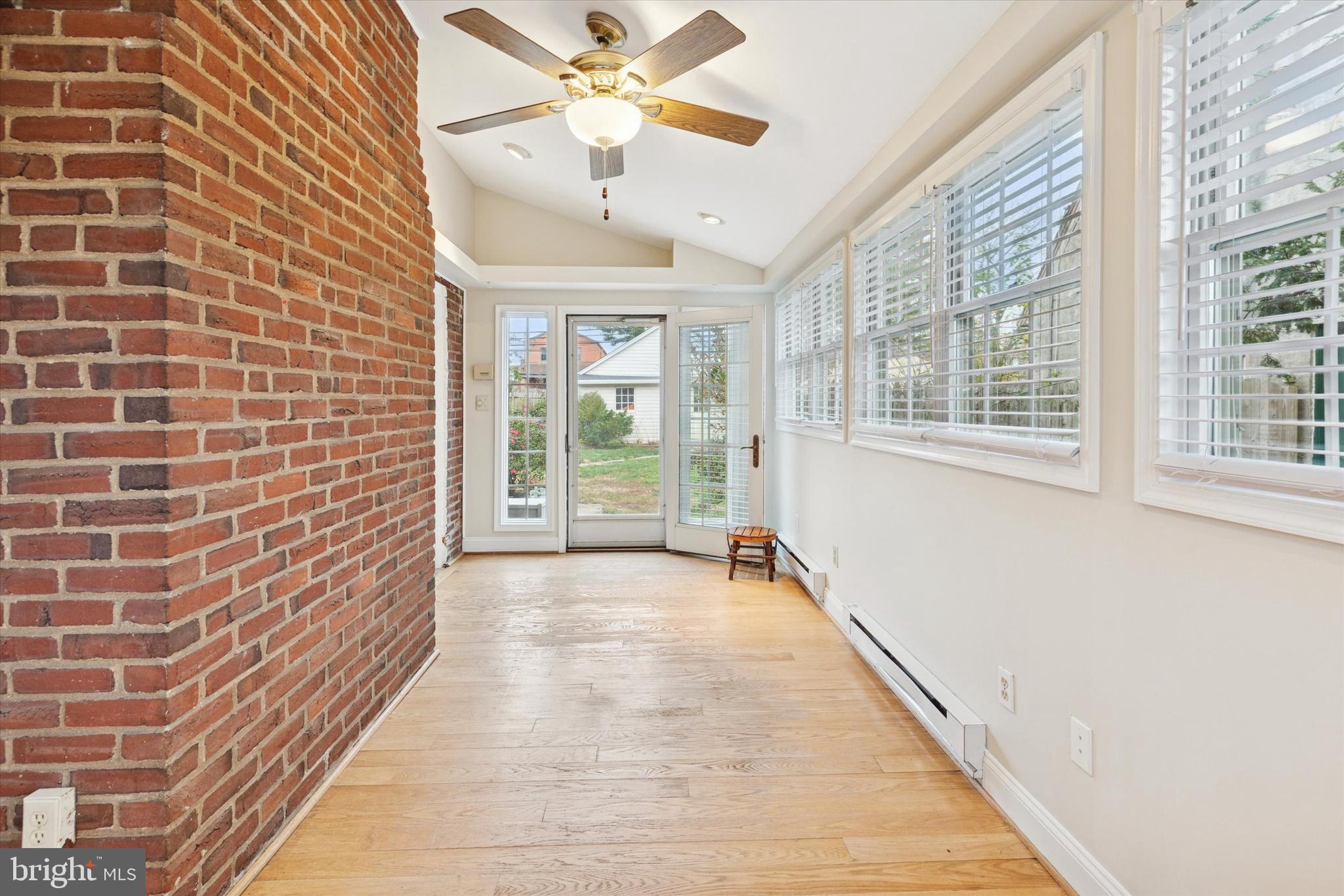 LOGAN SQ - Residential