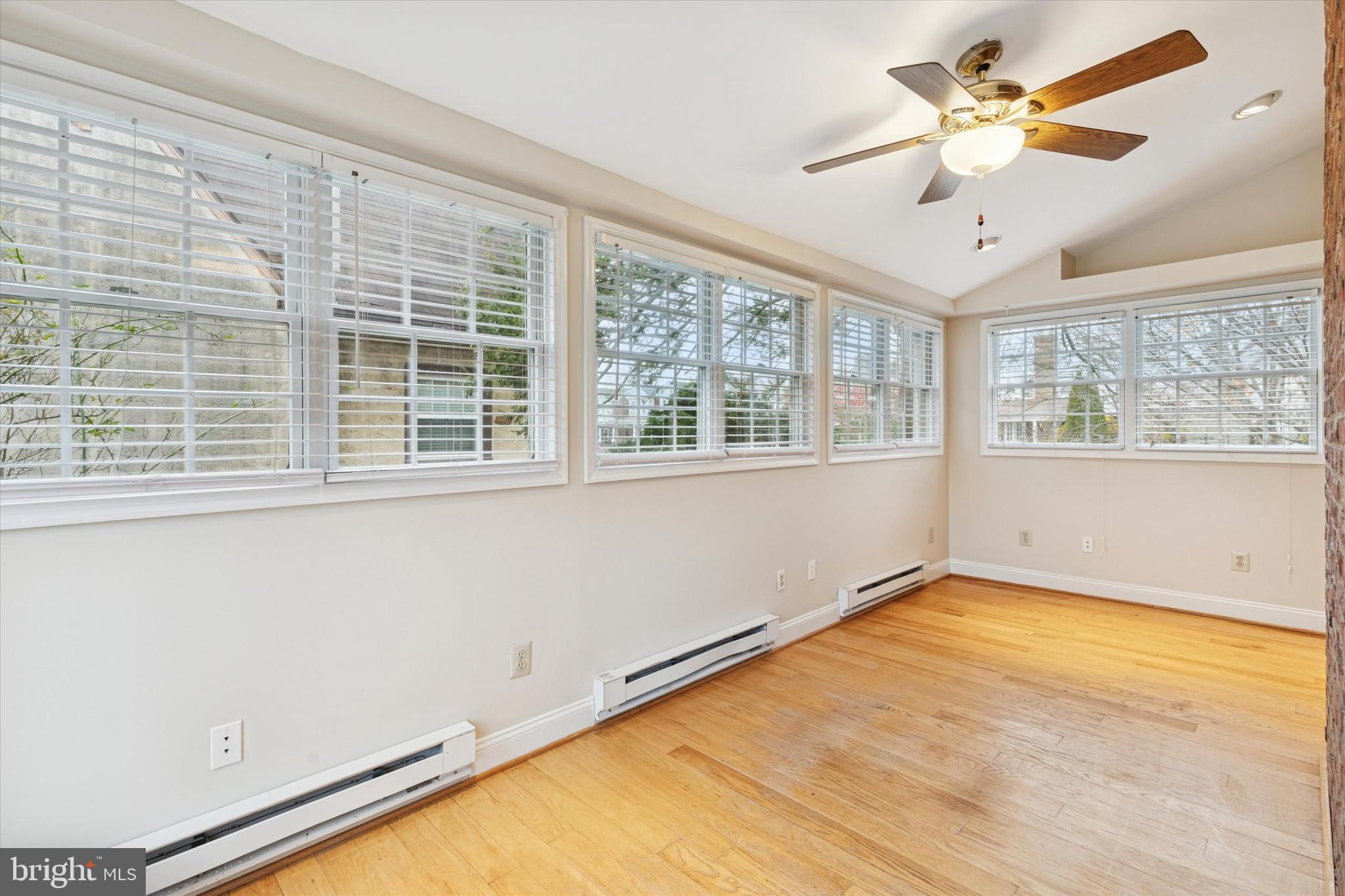 LOGAN SQ - Residential