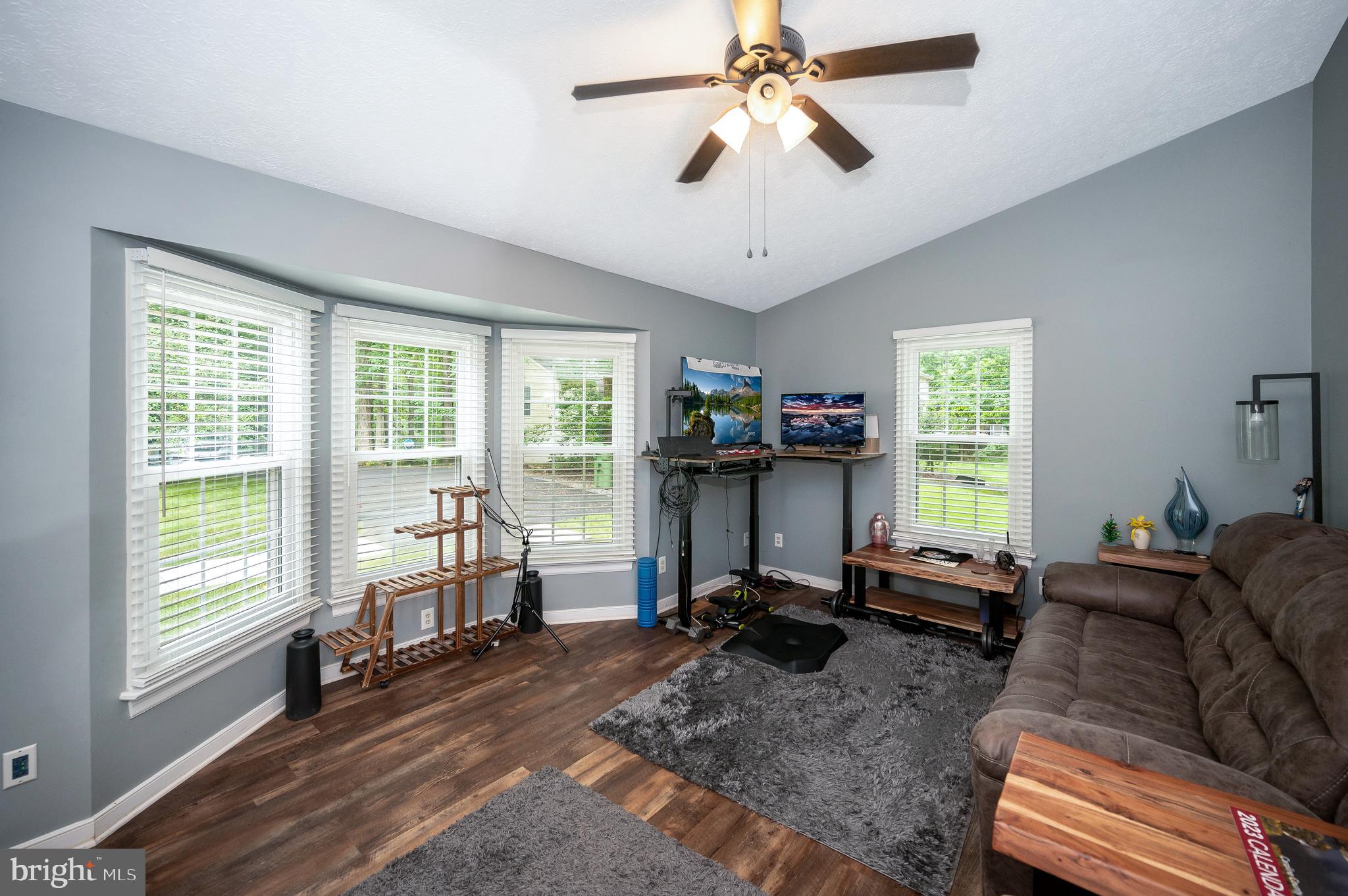 LAKE LAND OR - Residential