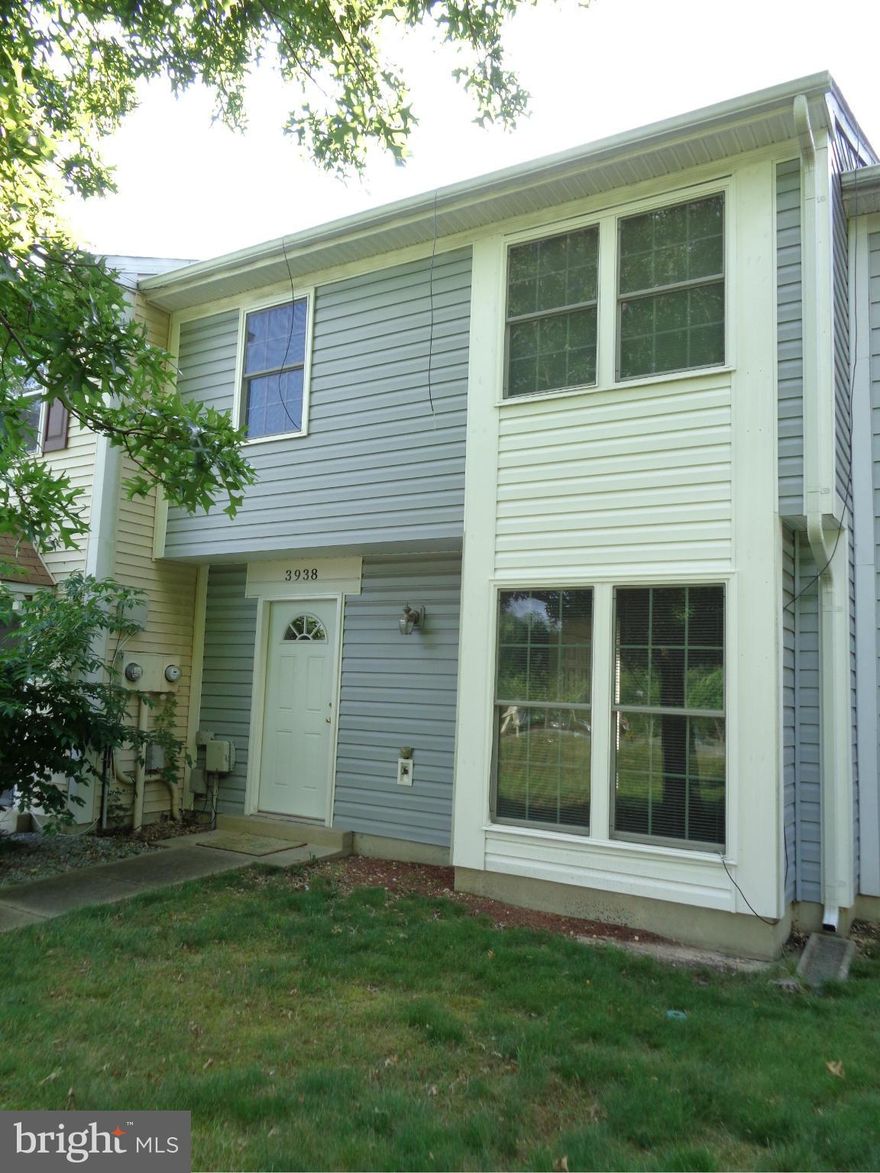 MOVE IN TODAY! RECENT RENOVATIONS MEAN VALUE & COMFORT: BRIGHT, SUNNY REMODELED KITCHEN--ROOF, SIDING, WINDOWS, DOORS, CARPET & FLOORING WERE REPLACED, TOO! ENJOY A MEAL IN THE TRUE COUNTRY KITCHEN, BBQ ON THE BACK DECK, RELAX IN THE LARGE LIVING ROOM OR RETREAT TO THE SPACIOUS MASTER BEDROOM..ROMP THE FENCED, PRIVATE BACK YARD...SEE IT FOR YOURSELF!