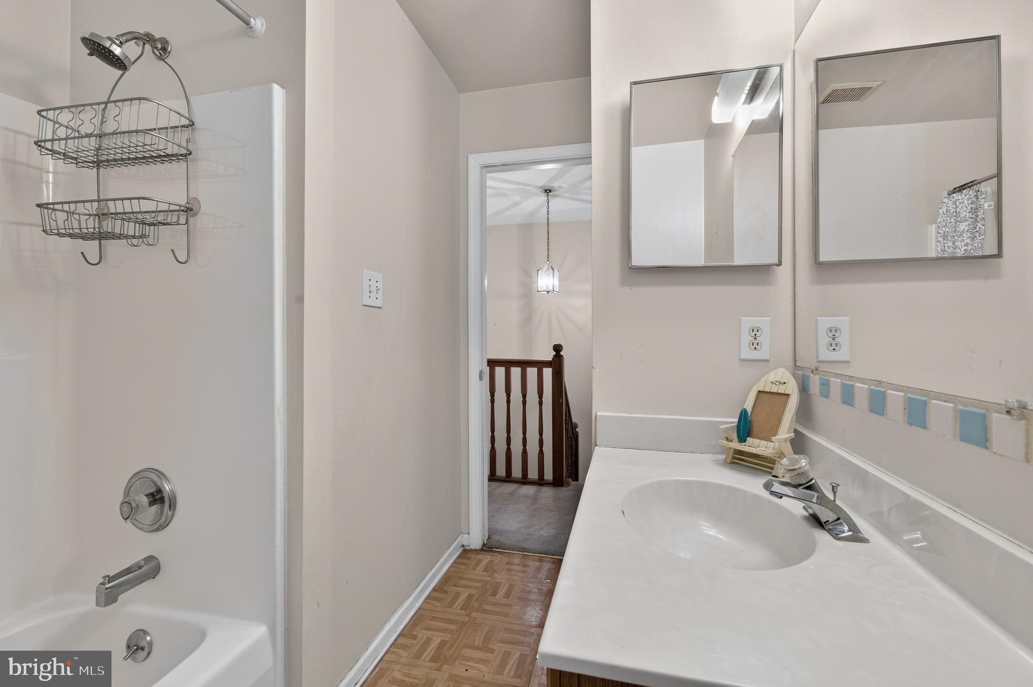 4 VERSAILLES COURT