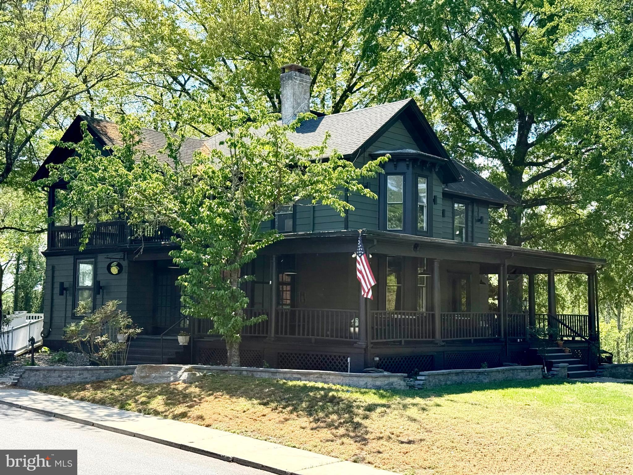 4 S 1ST STREET S