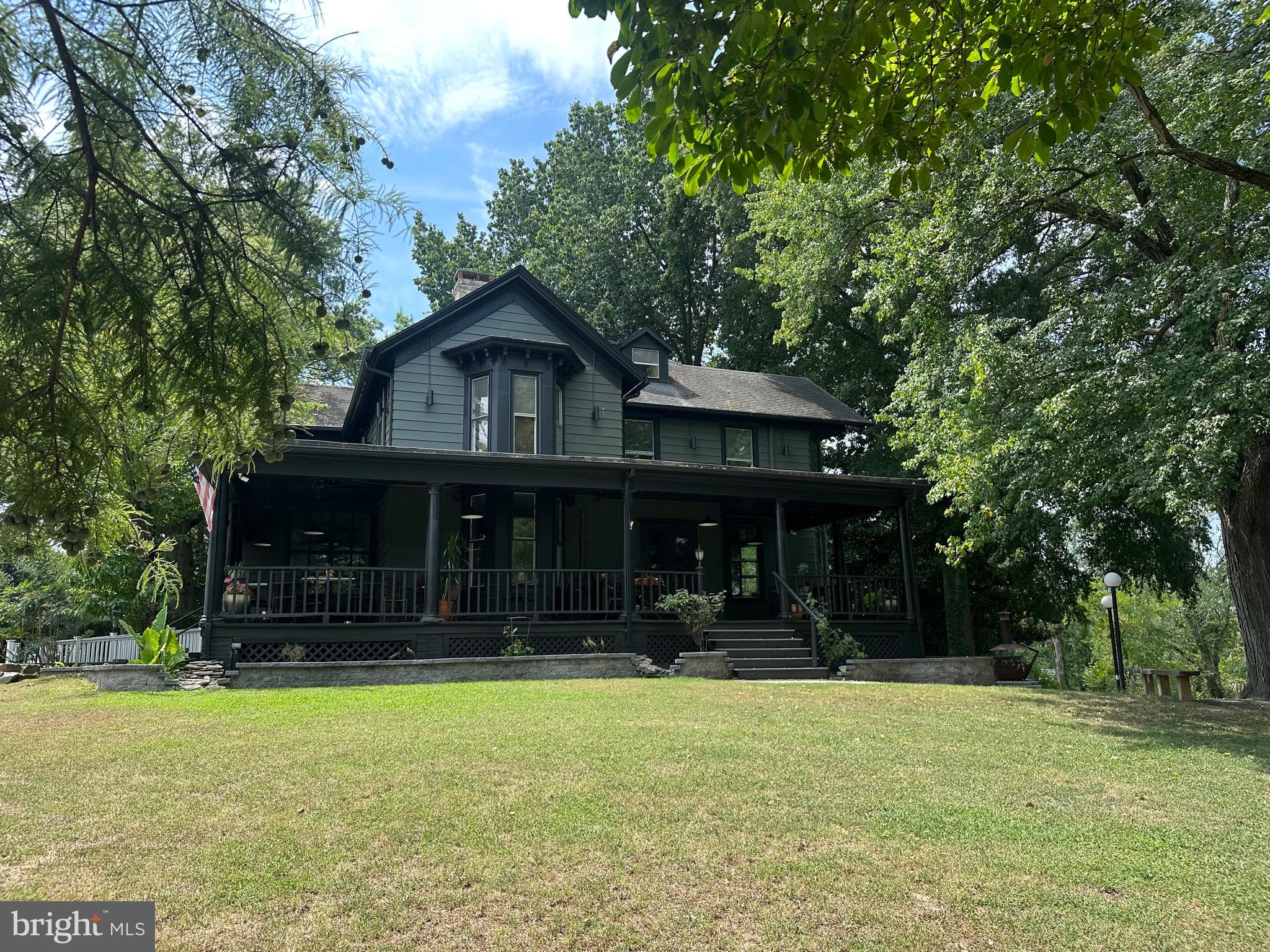4 S 1ST STREET S