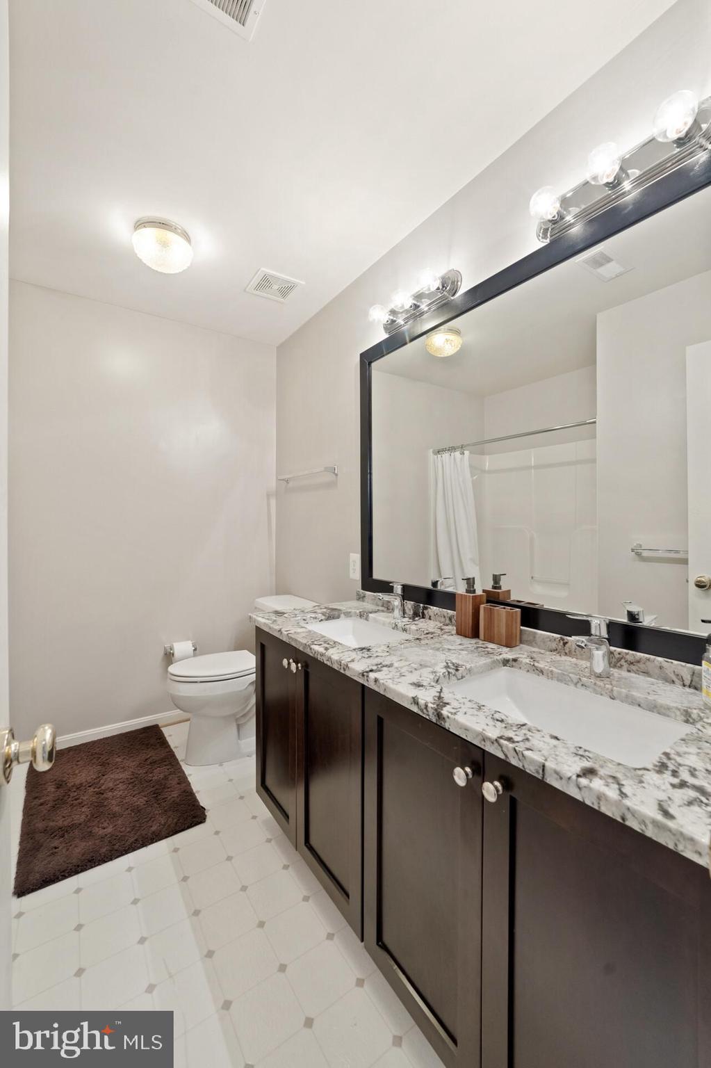 MOUNTAIN SHADE - Residential