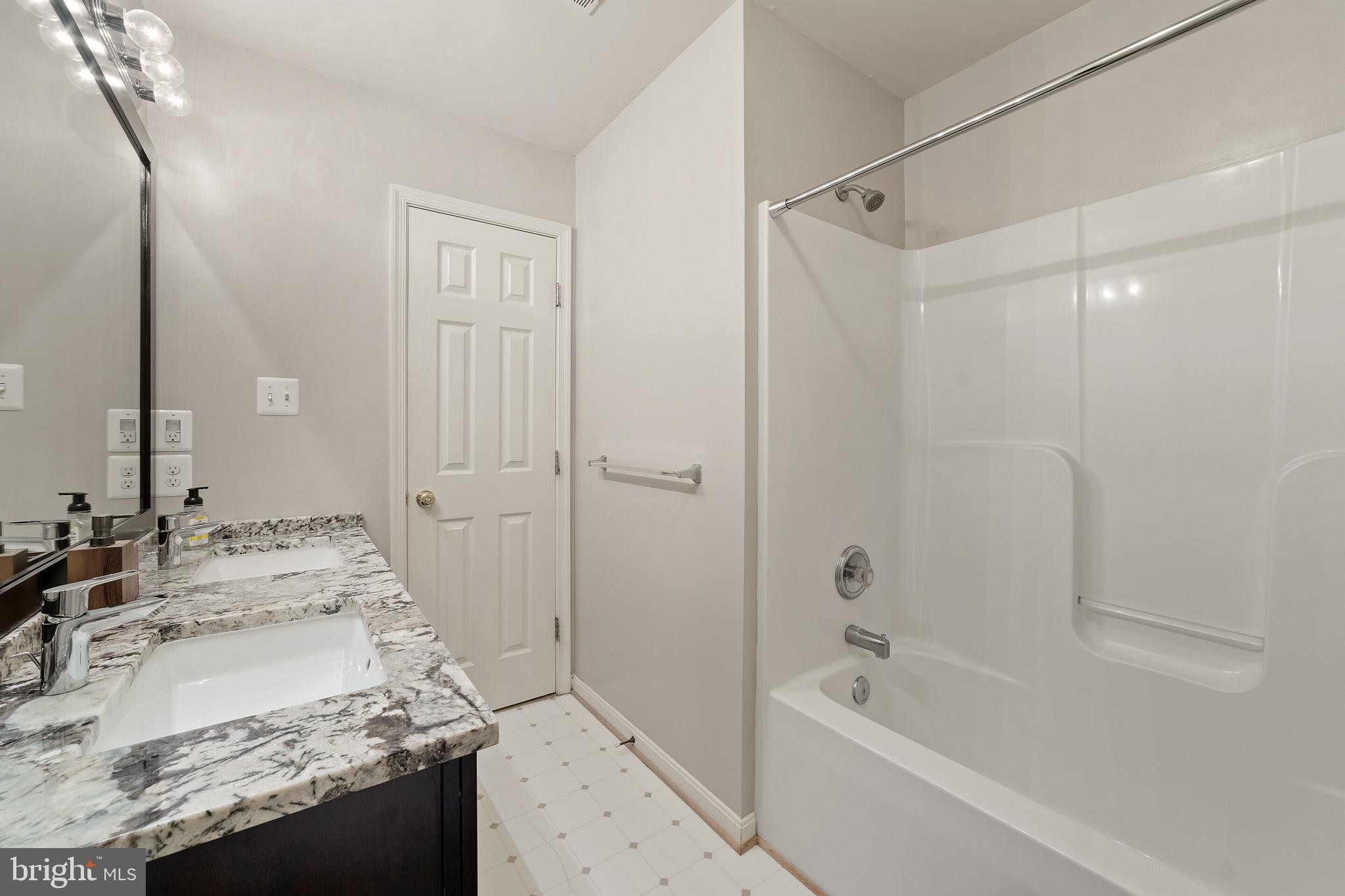 MOUNTAIN SHADE - Residential