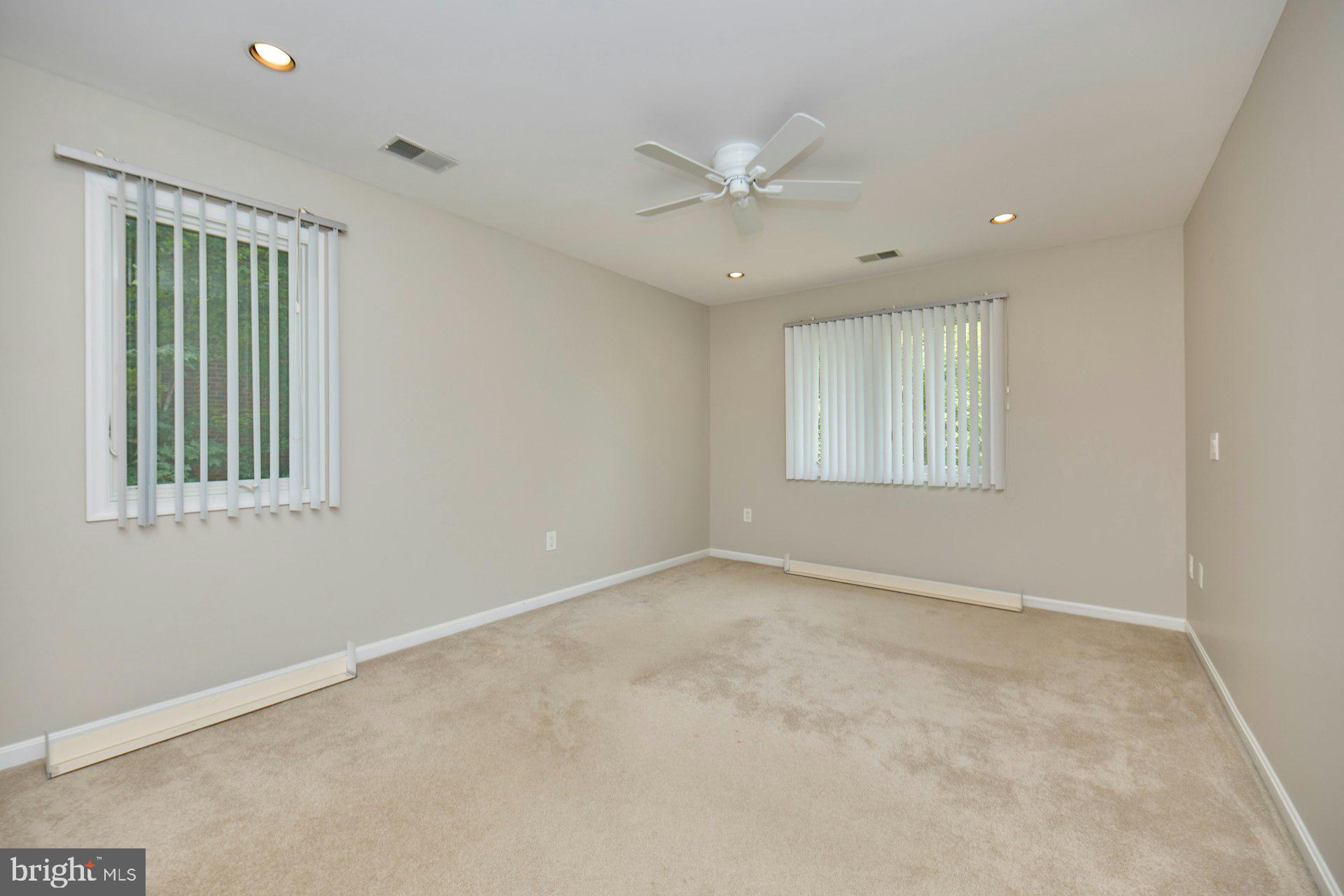 LORCOM GROVE - Residential