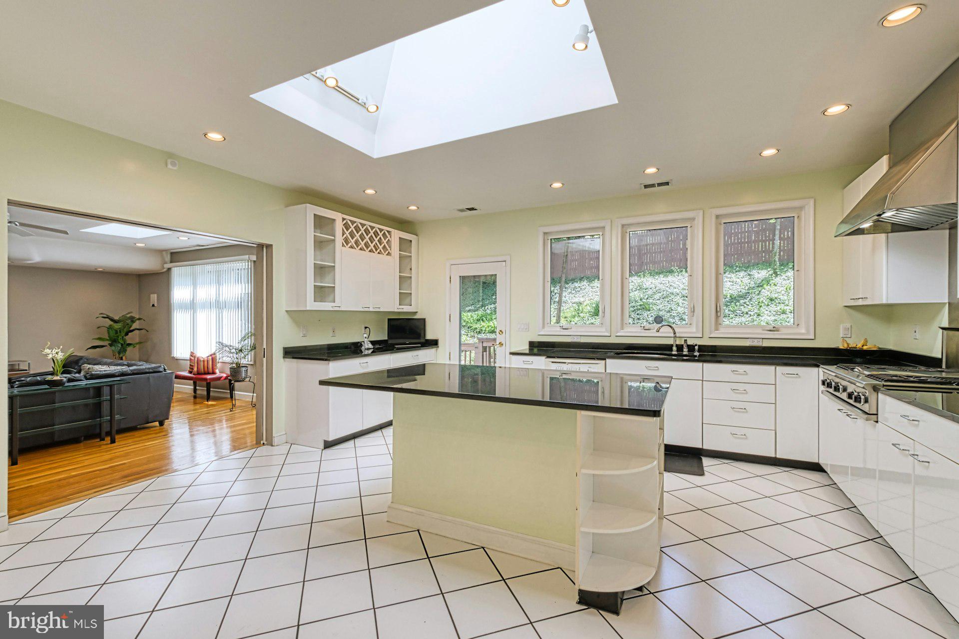 LORCOM GROVE - Residential