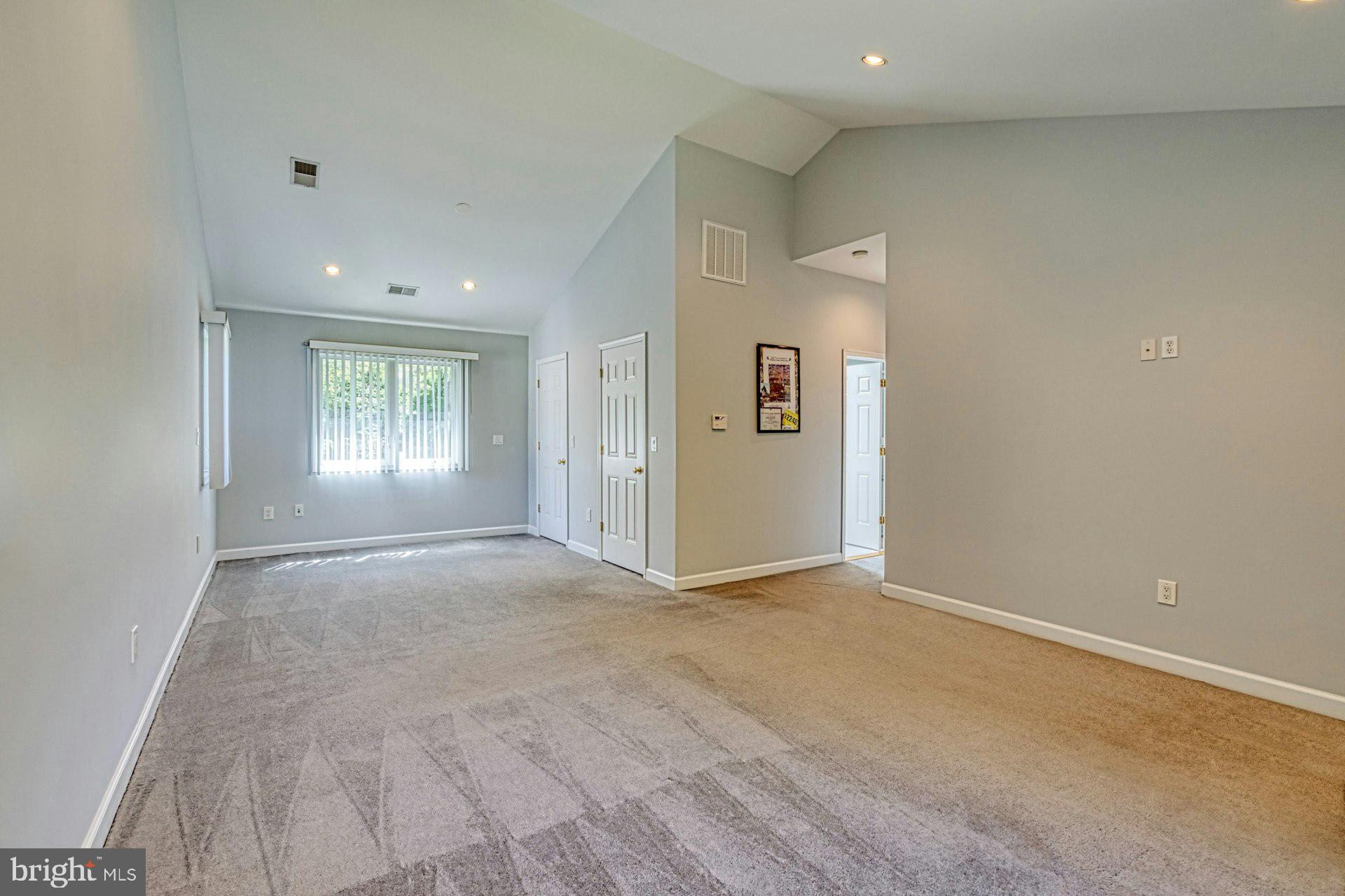 LORCOM GROVE - Residential