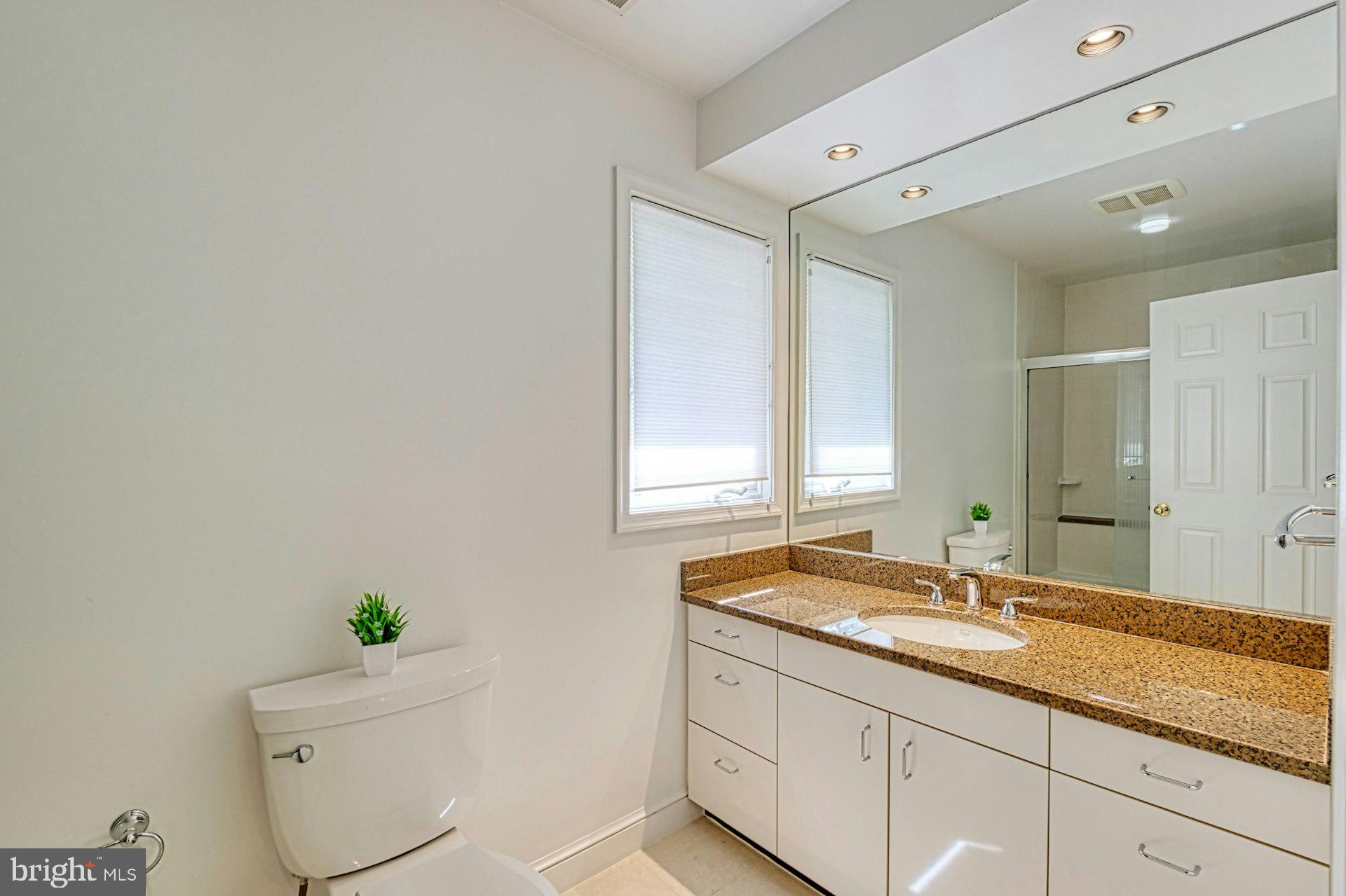 LORCOM GROVE - Residential