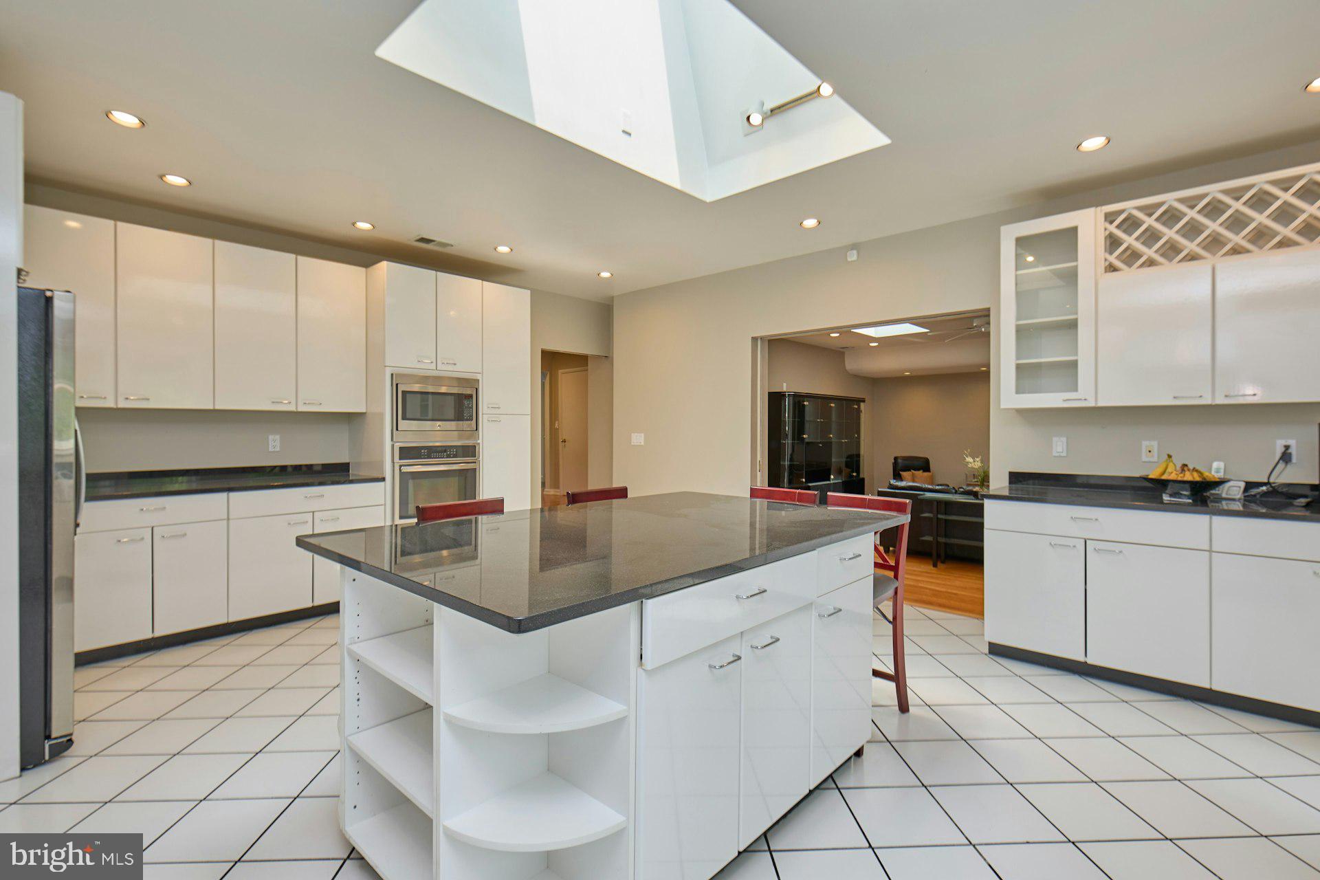 LORCOM GROVE - Residential