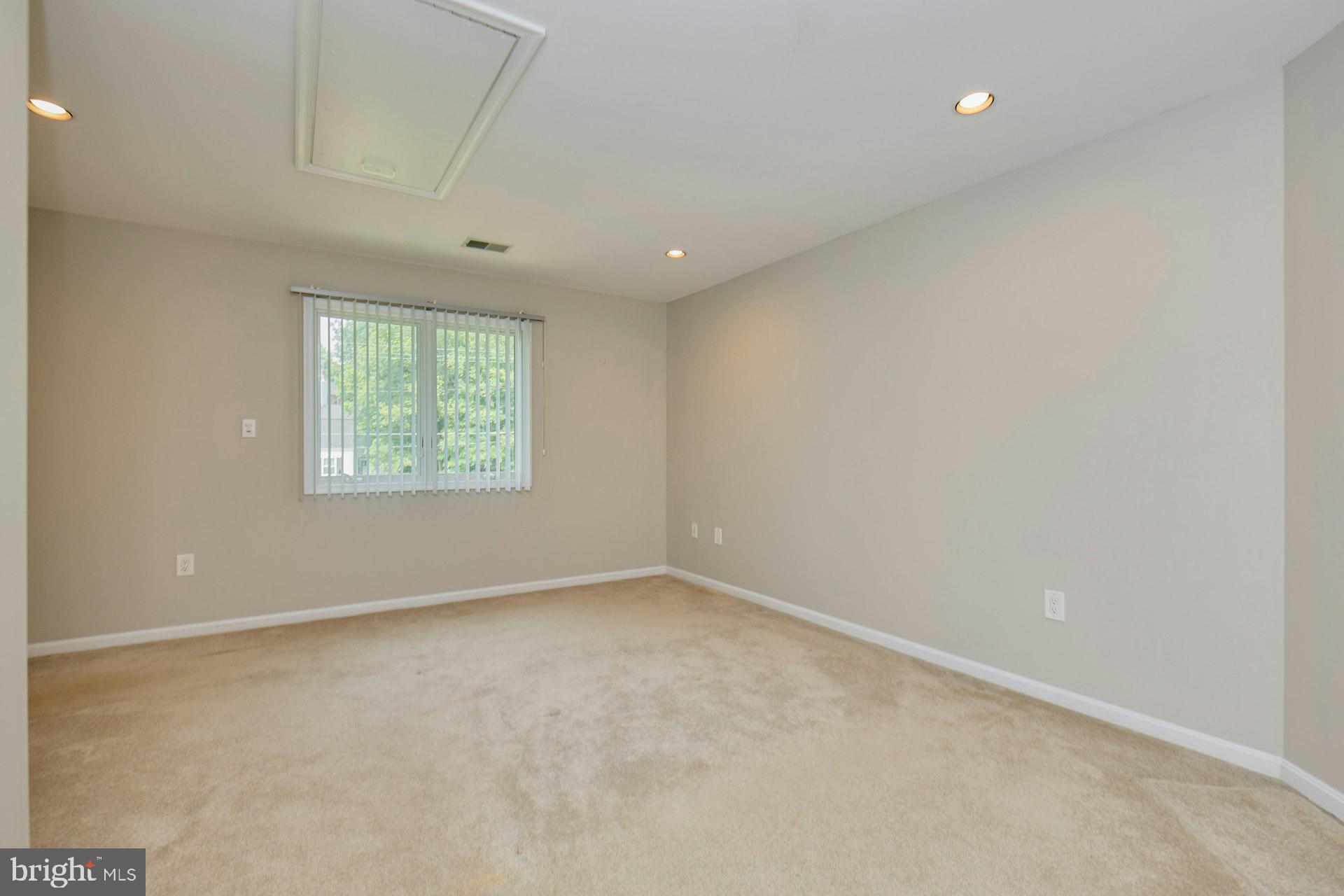 LORCOM GROVE - Residential