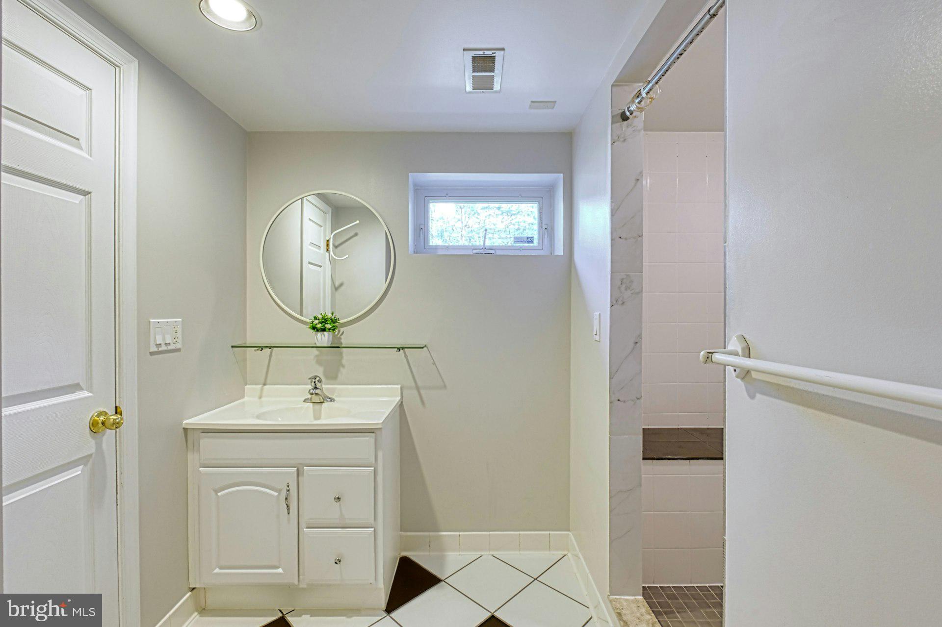 LORCOM GROVE - Residential