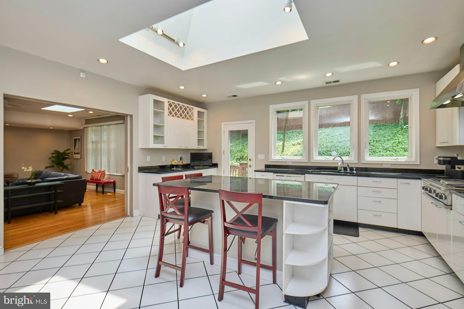 LORCOM GROVE - Residential