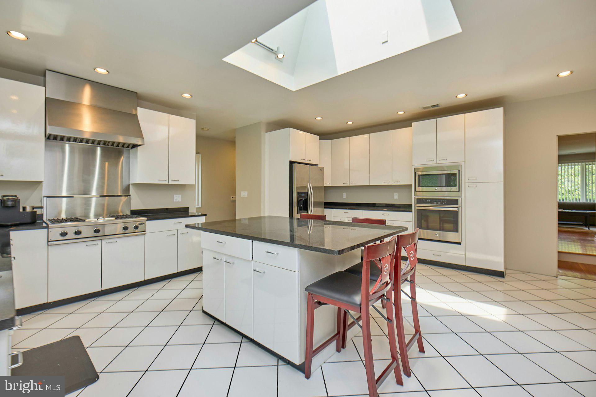 LORCOM GROVE - Residential